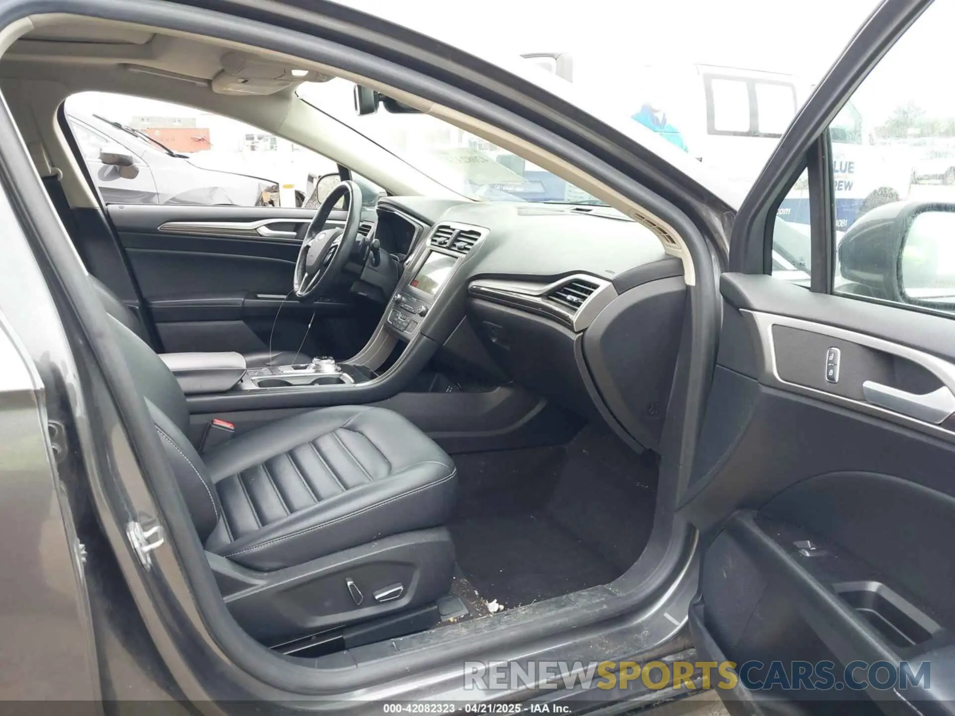 5 Photograph of a damaged car 3FA6P0CDXKR129411 FORD FUSION 2019