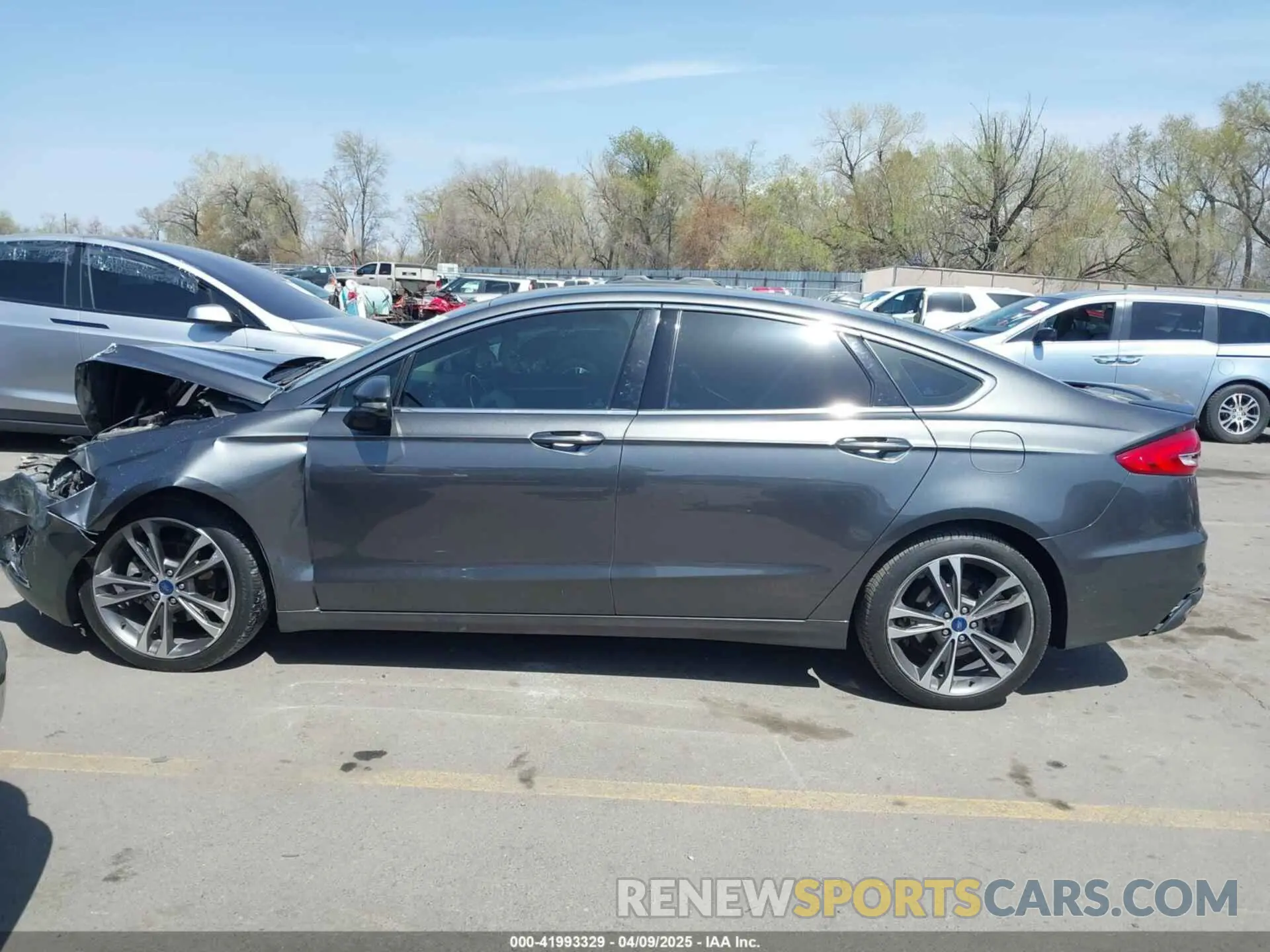 14 Photograph of a damaged car 3FA6P0D90KR109985 FORD FUSION 2019