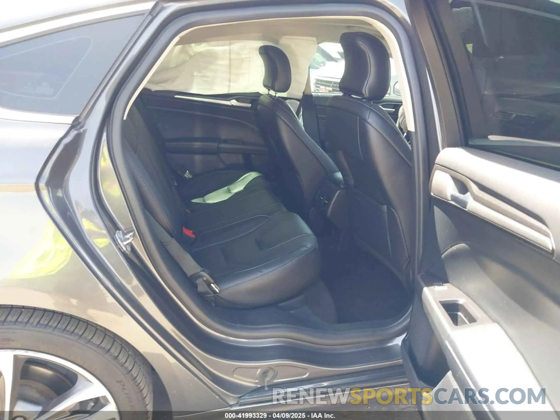8 Photograph of a damaged car 3FA6P0D90KR109985 FORD FUSION 2019