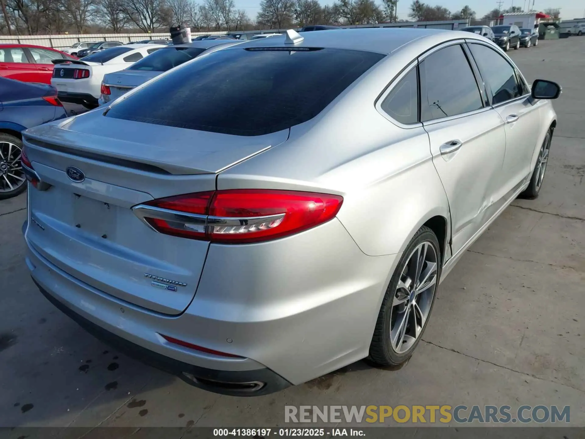 4 Photograph of a damaged car 3FA6P0D90KR225638 FORD FUSION 2019