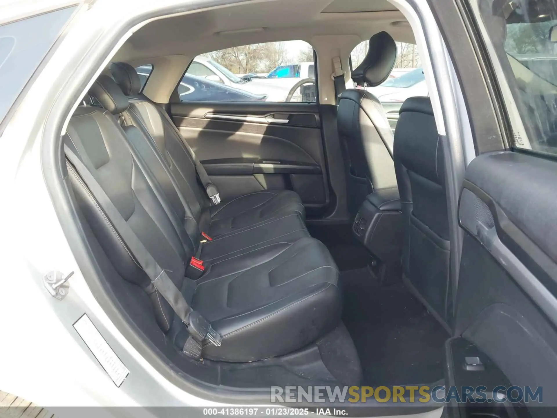 8 Photograph of a damaged car 3FA6P0D90KR225638 FORD FUSION 2019