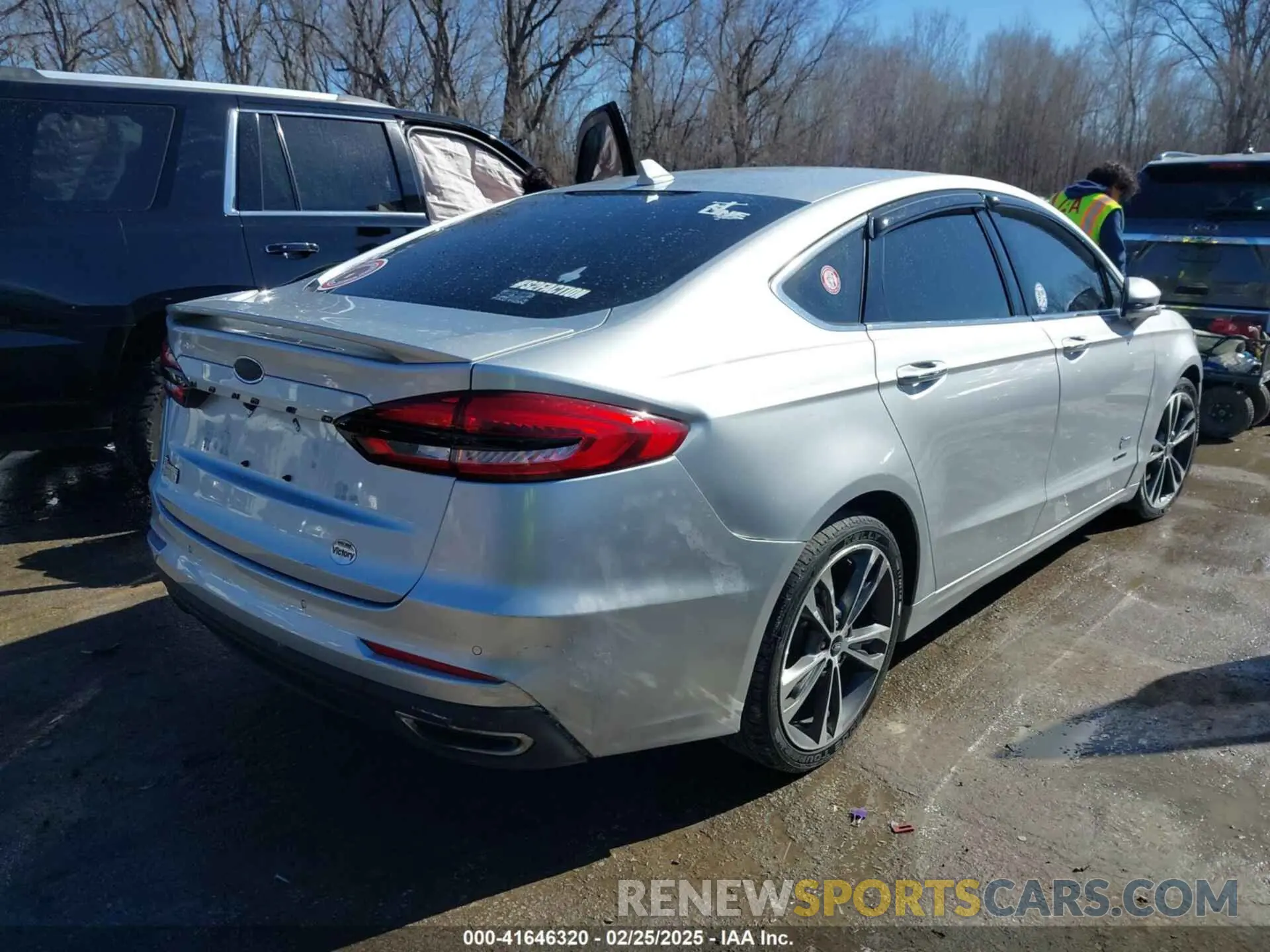 4 Photograph of a damaged car 3FA6P0D91KR187109 FORD FUSION 2019