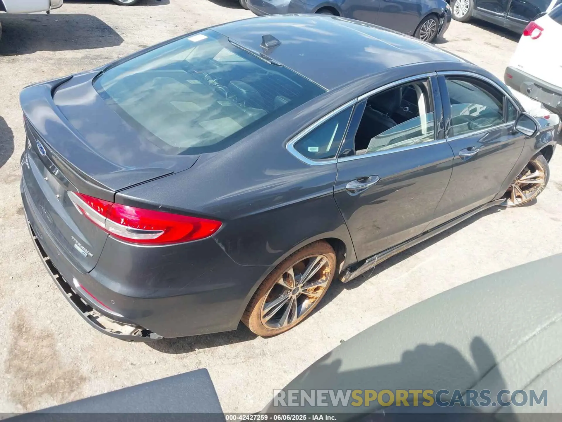 4 Photograph of a damaged car 3FA6P0D91KR256445 FORD FUSION 2019