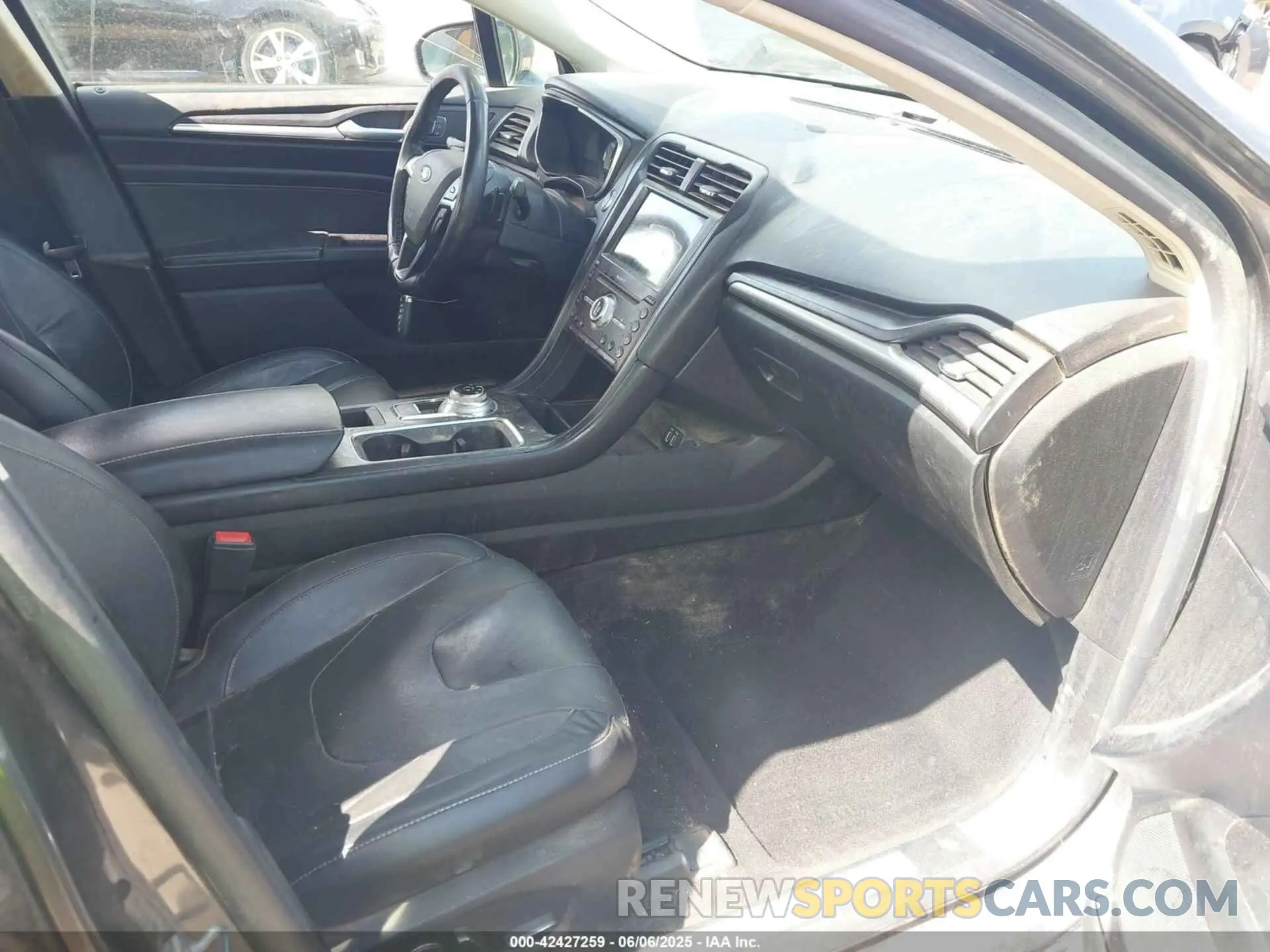 5 Photograph of a damaged car 3FA6P0D91KR256445 FORD FUSION 2019