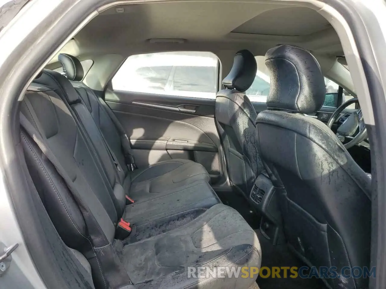 10 Photograph of a damaged car 3FA6P0D91KR256977 FORD FUSION 2019