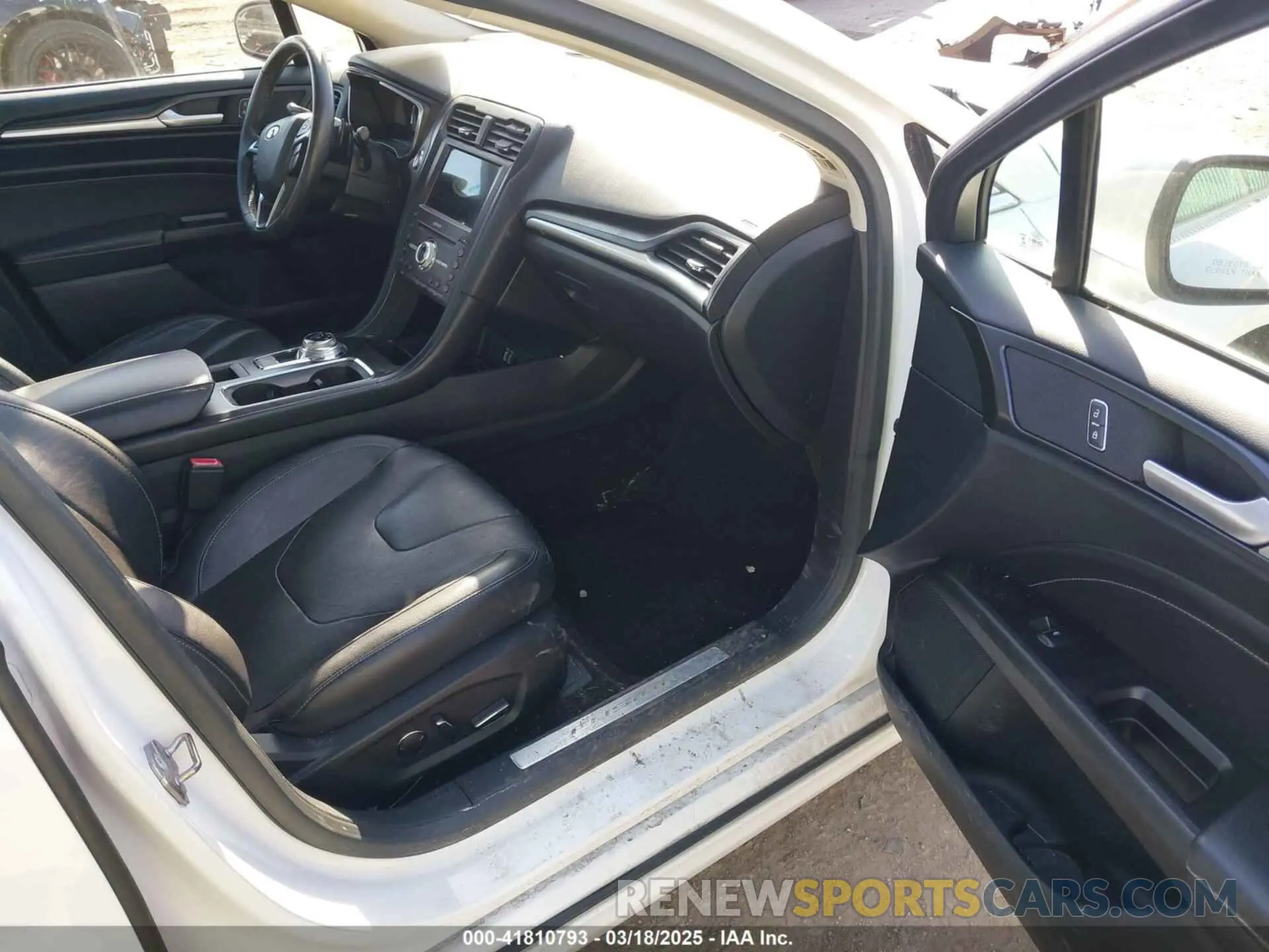 5 Photograph of a damaged car 3FA6P0D92KR106134 FORD FUSION 2019