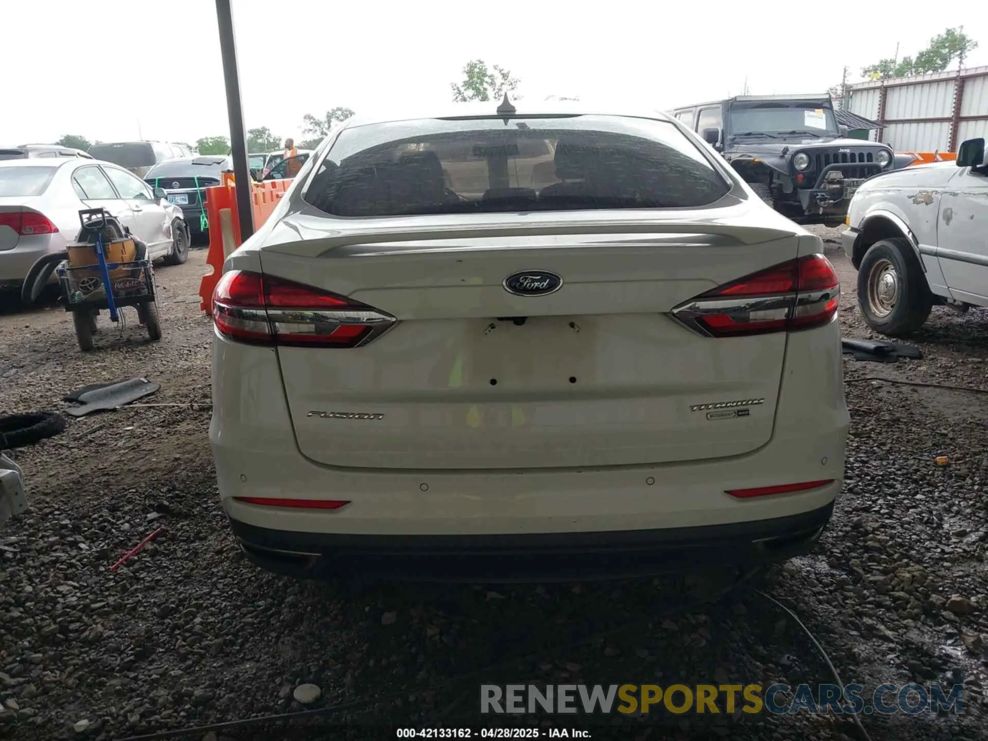 17 Photograph of a damaged car 3FA6P0D93KR124206 FORD FUSION 2019
