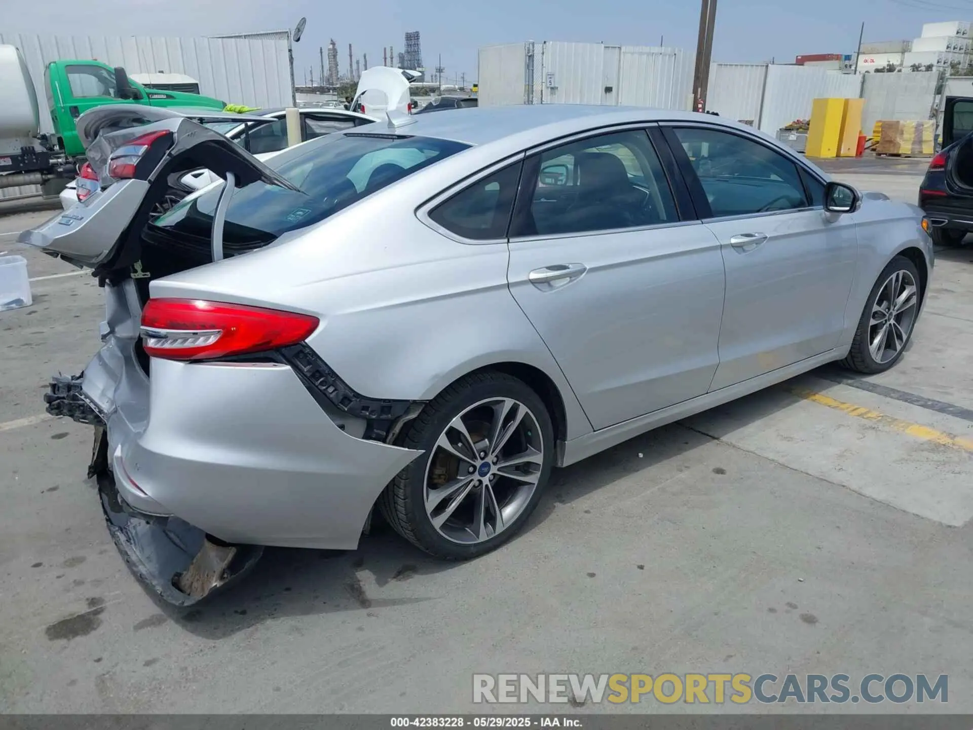 4 Photograph of a damaged car 3FA6P0D93KR153088 FORD FUSION 2019