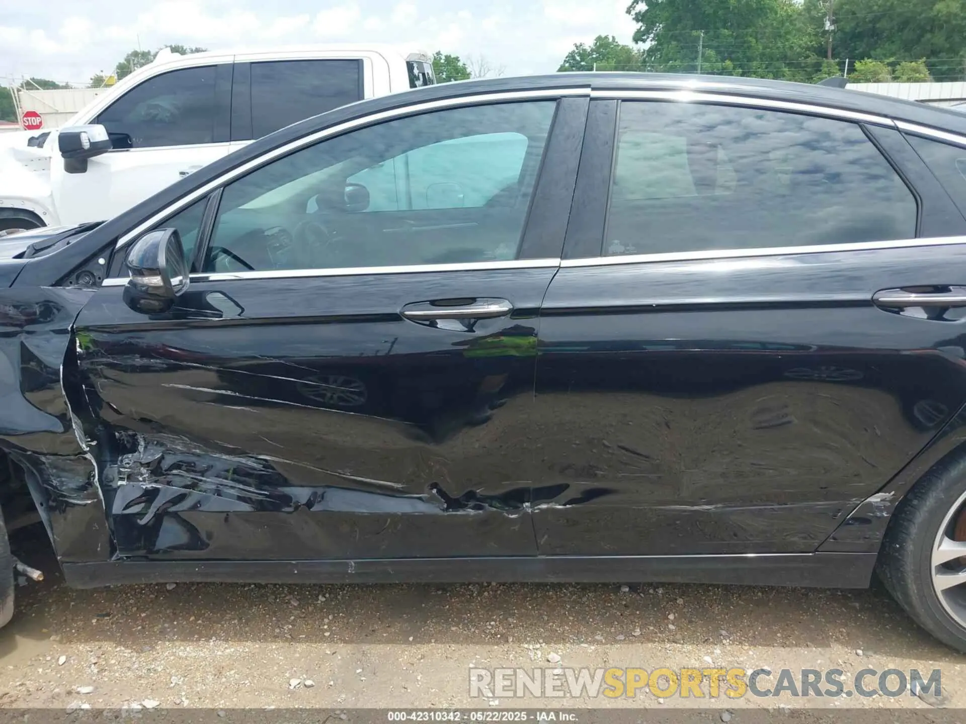 14 Photograph of a damaged car 3FA6P0D93KR184342 FORD FUSION 2019