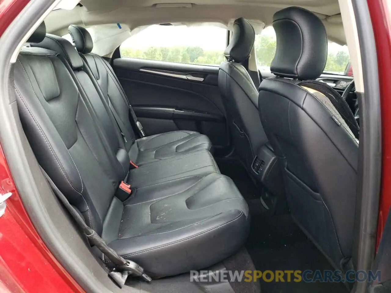 10 Photograph of a damaged car 3FA6P0D93KR206131 FORD FUSION 2019