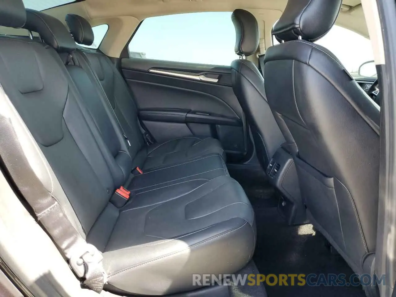10 Photograph of a damaged car 3FA6P0D94KR205165 FORD FUSION 2019