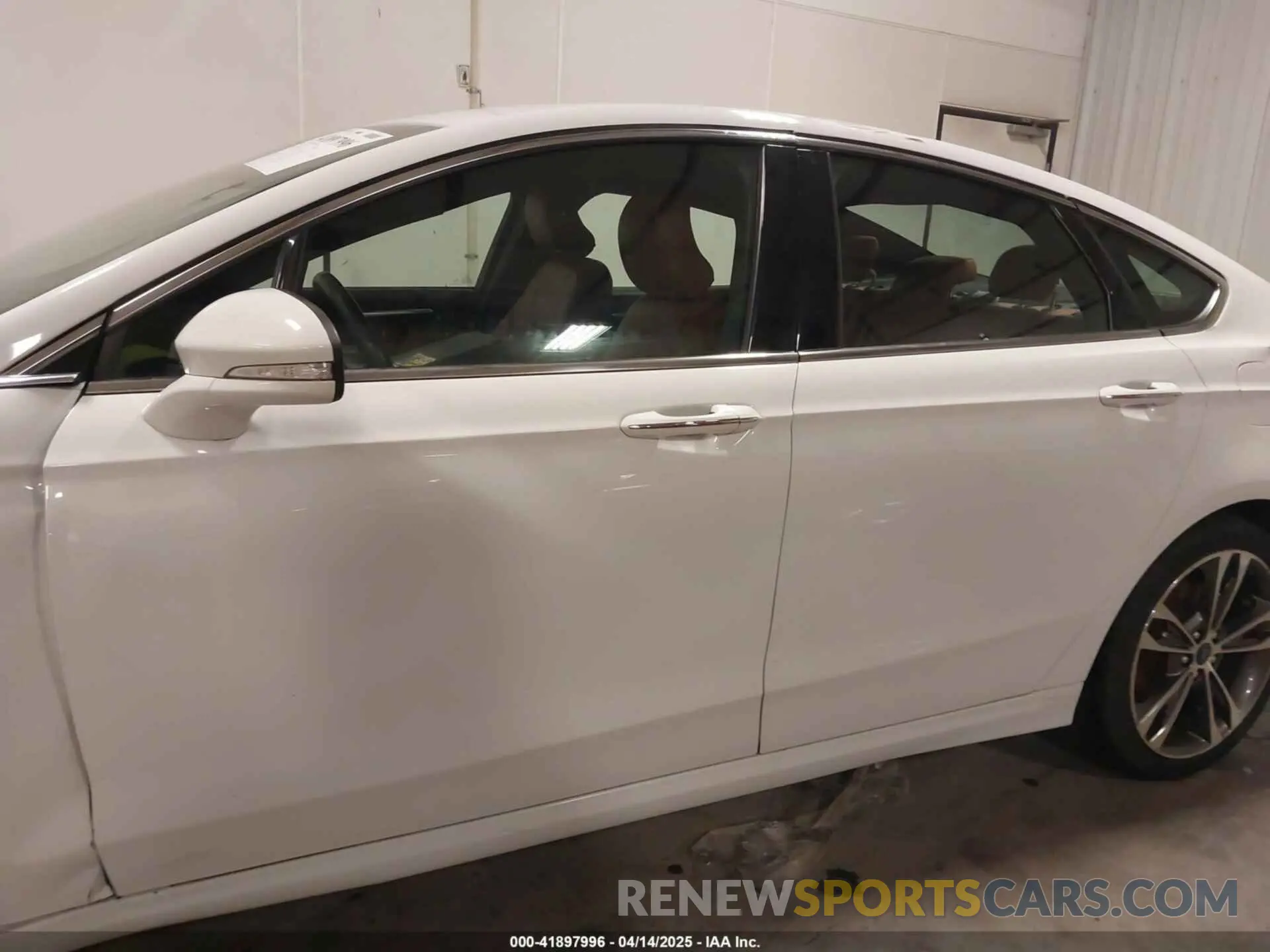 14 Photograph of a damaged car 3FA6P0D96KR184495 FORD FUSION 2019