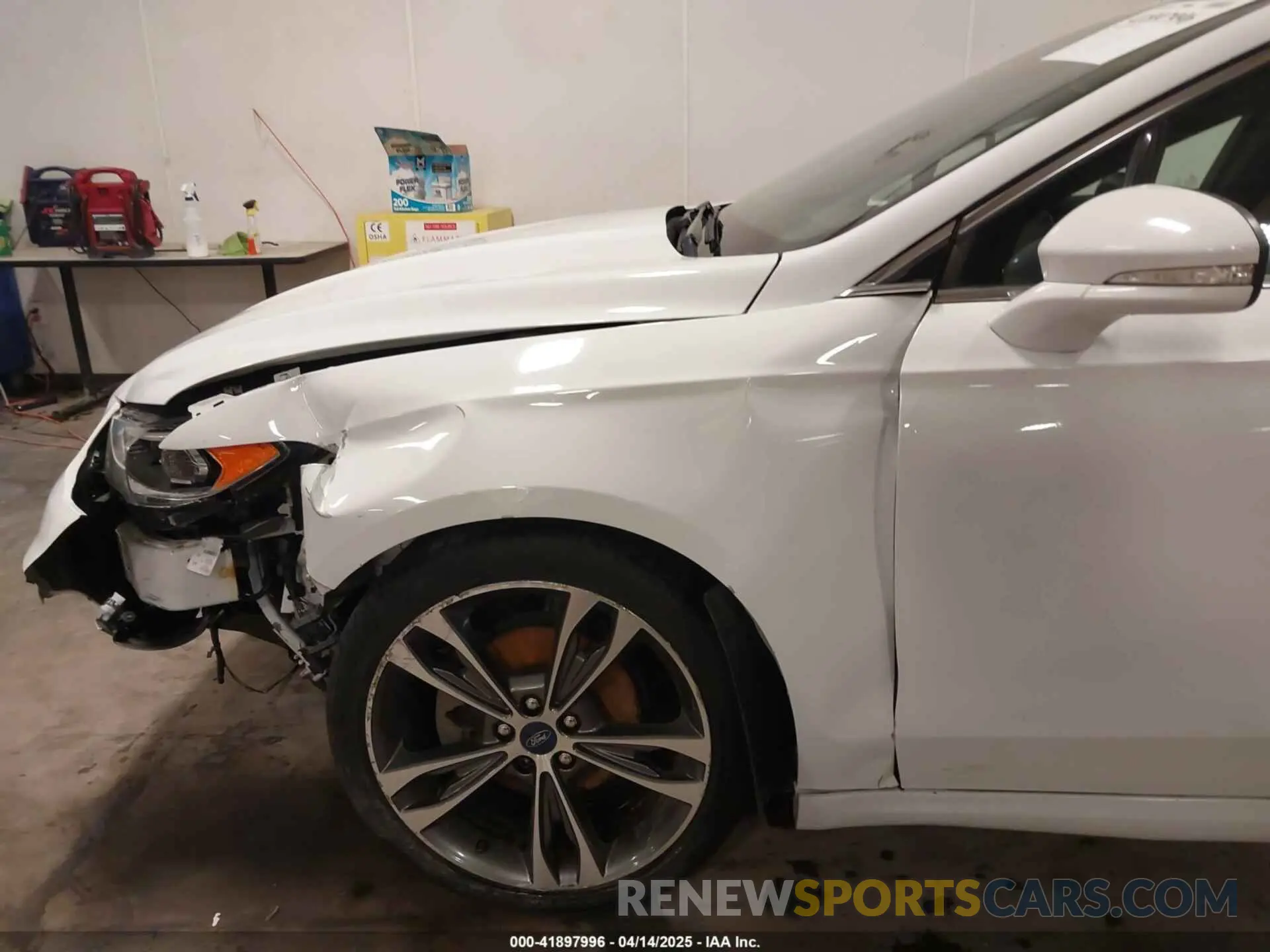 18 Photograph of a damaged car 3FA6P0D96KR184495 FORD FUSION 2019