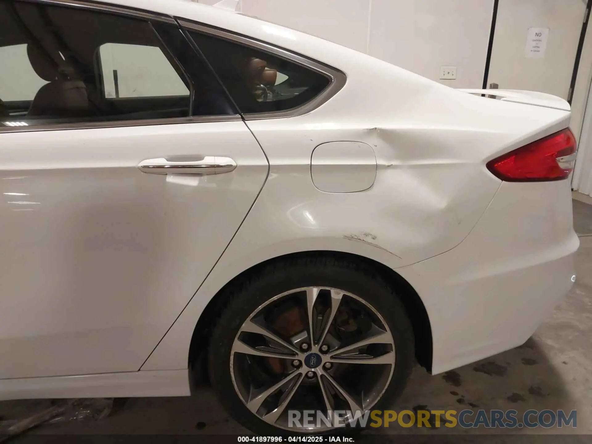 19 Photograph of a damaged car 3FA6P0D96KR184495 FORD FUSION 2019