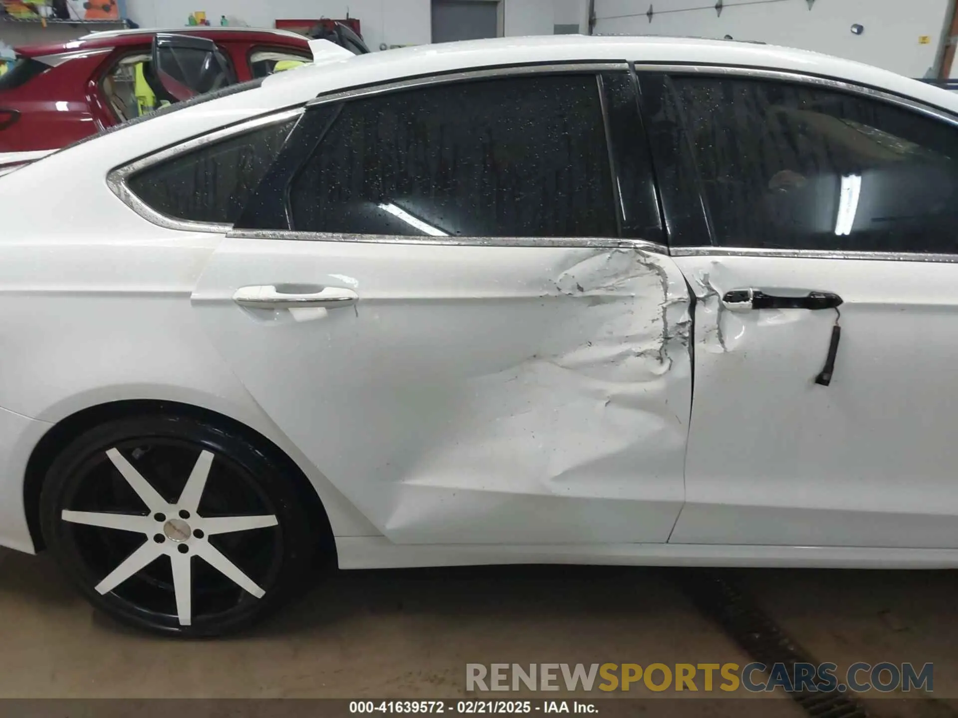 18 Photograph of a damaged car 3FA6P0D98KR124007 FORD FUSION 2019