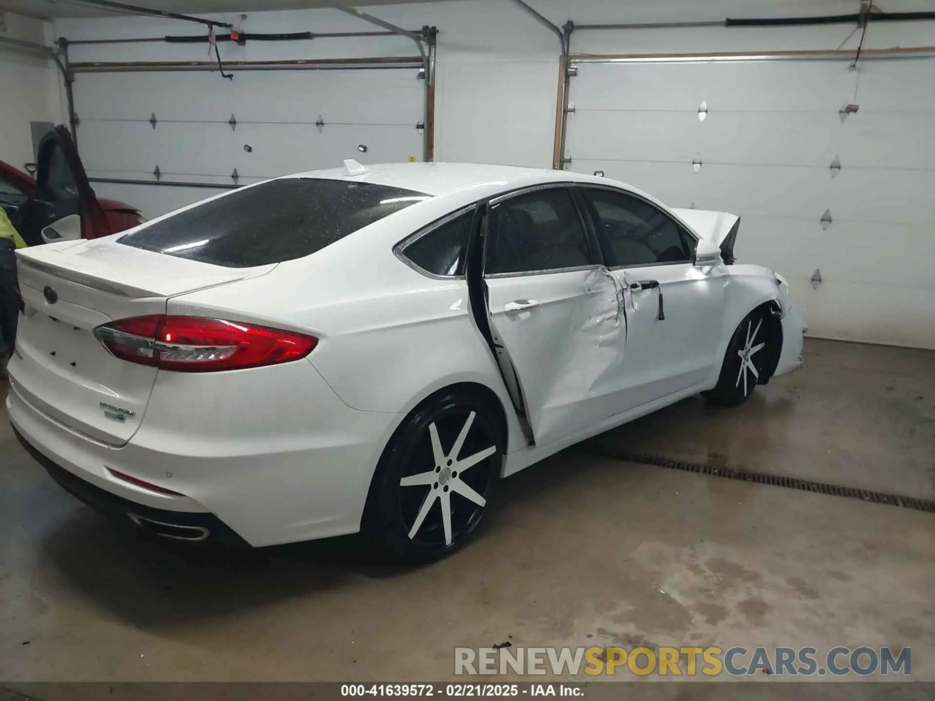 4 Photograph of a damaged car 3FA6P0D98KR124007 FORD FUSION 2019