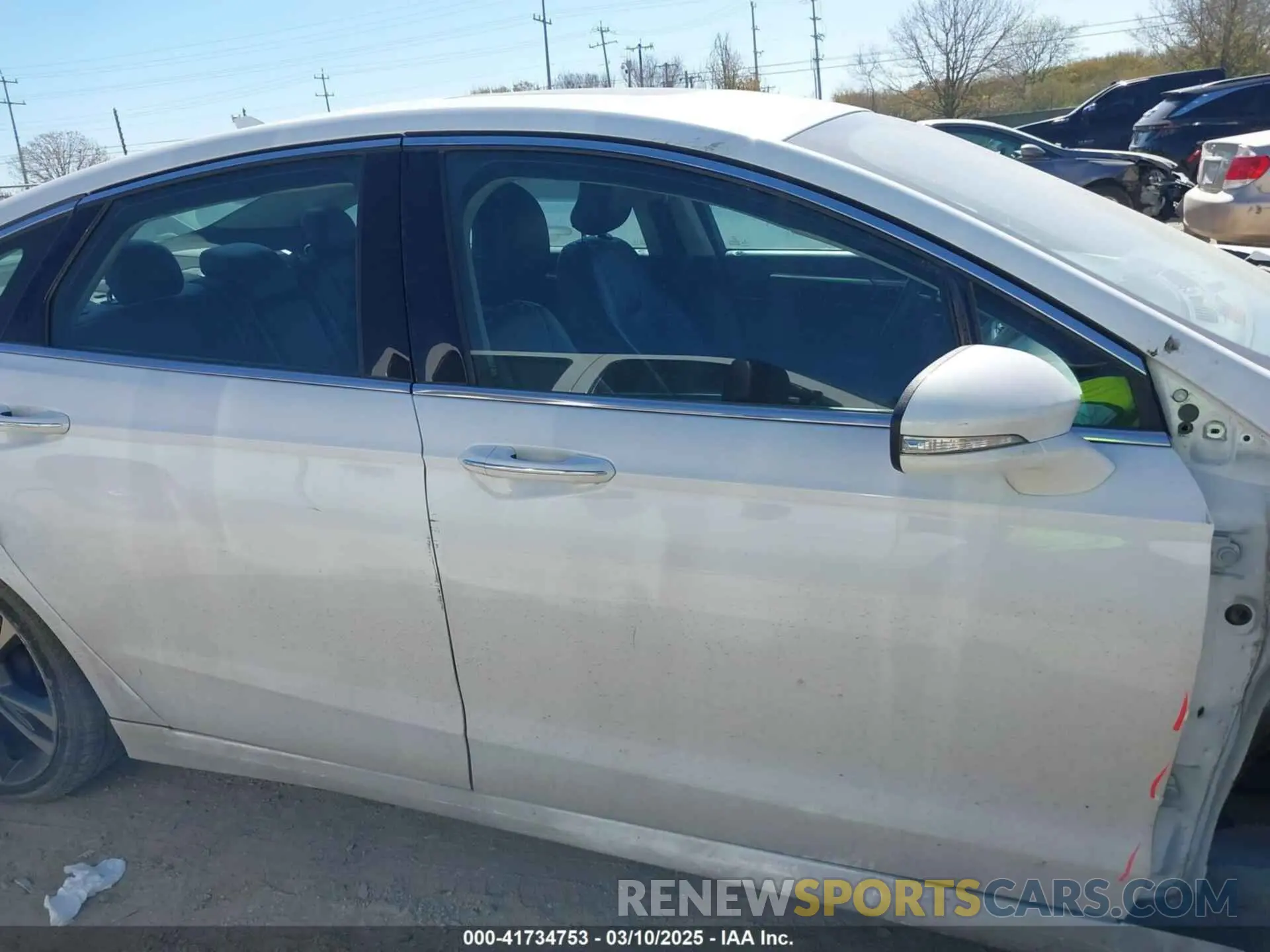 14 Photograph of a damaged car 3FA6P0D98KR124086 FORD FUSION 2019