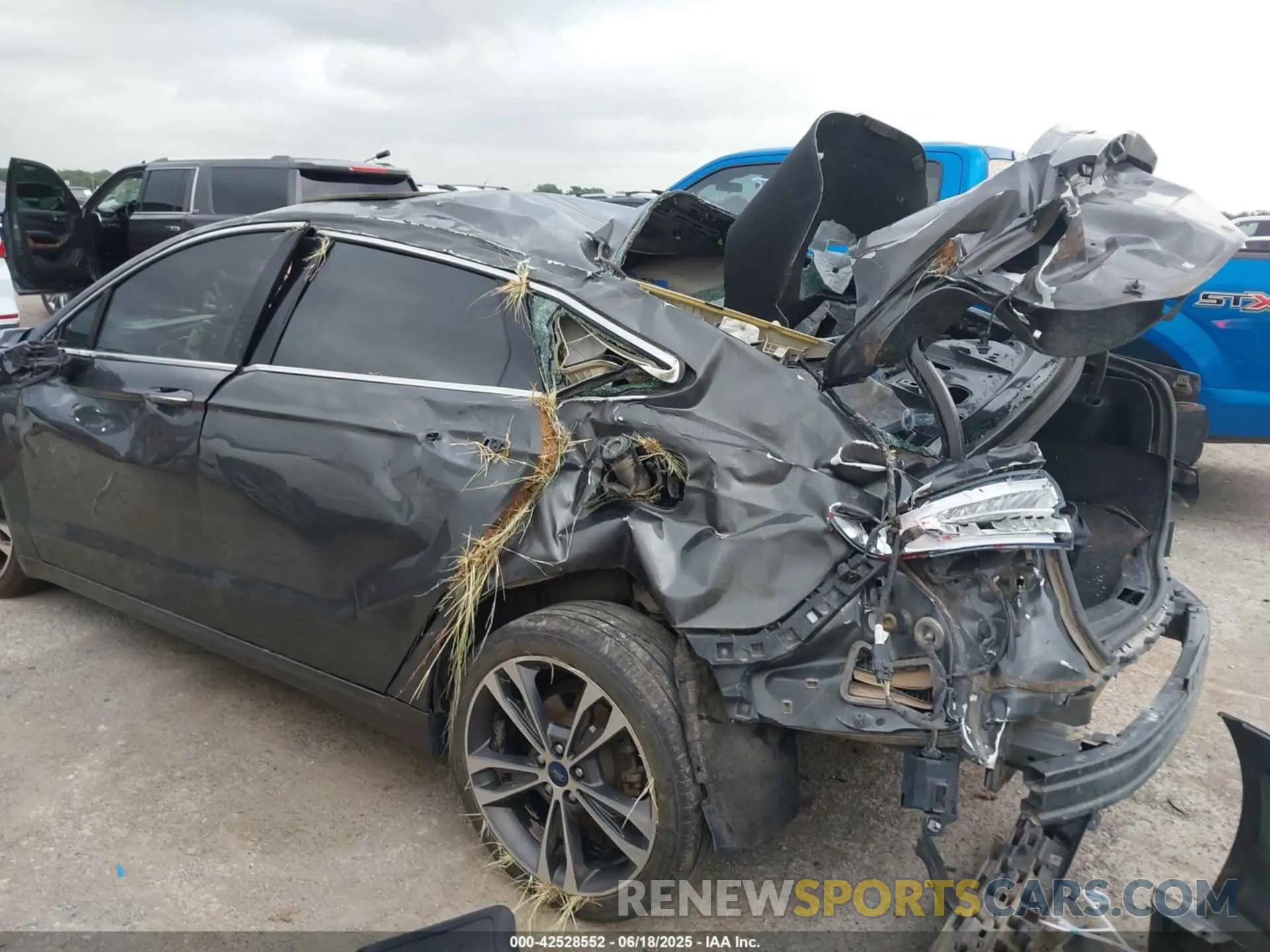 6 Photograph of a damaged car 3FA6P0D98KR187270 FORD FUSION 2019