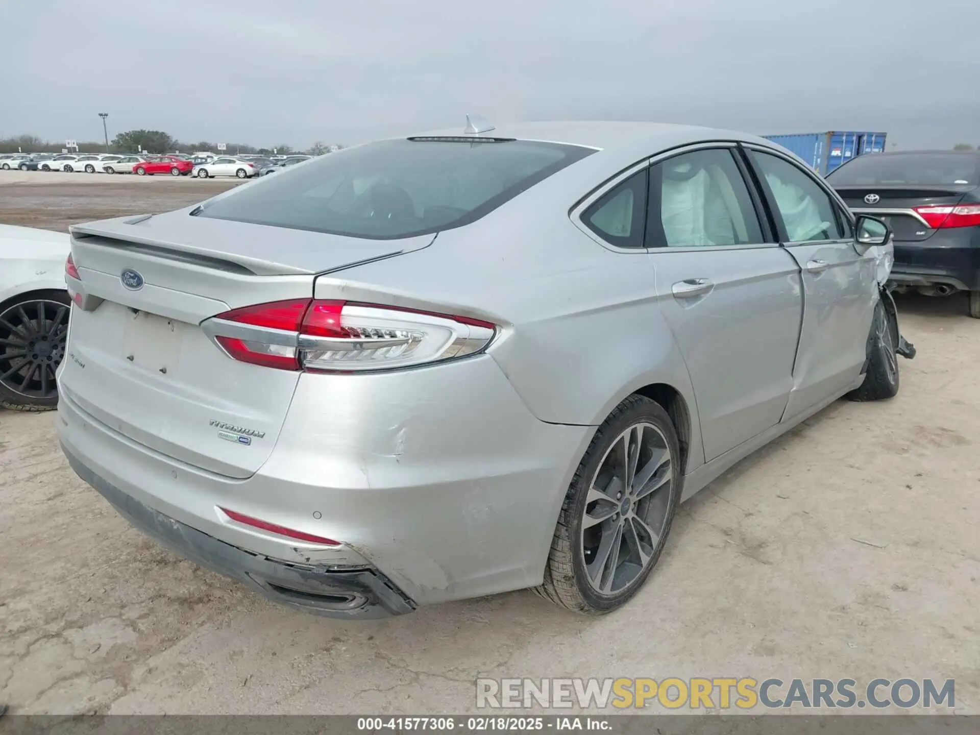 4 Photograph of a damaged car 3FA6P0D9XKR206465 FORD FUSION 2019