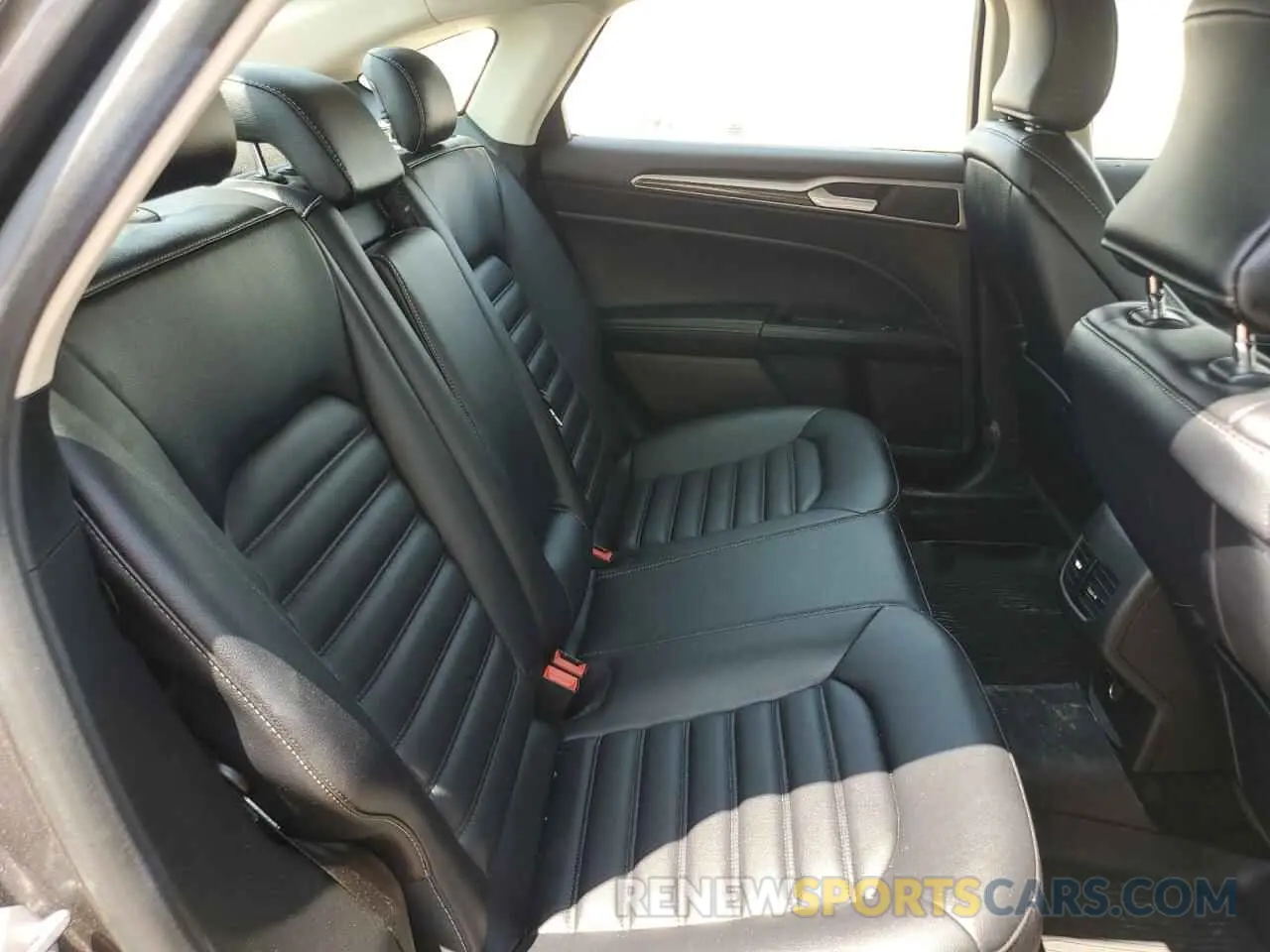 10 Photograph of a damaged car 3FA6P0E90KR131483 FORD FUSION 2019