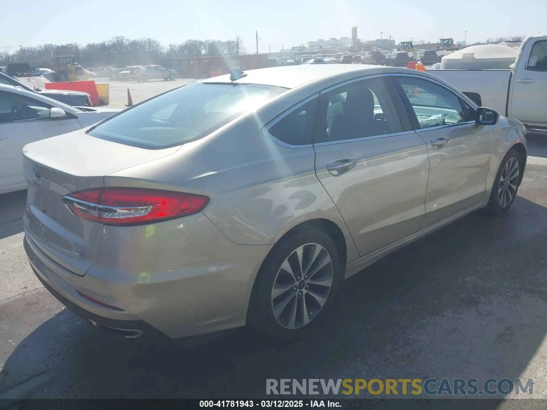 4 Photograph of a damaged car 3FA6P0E9XKR100984 FORD FUSION 2019