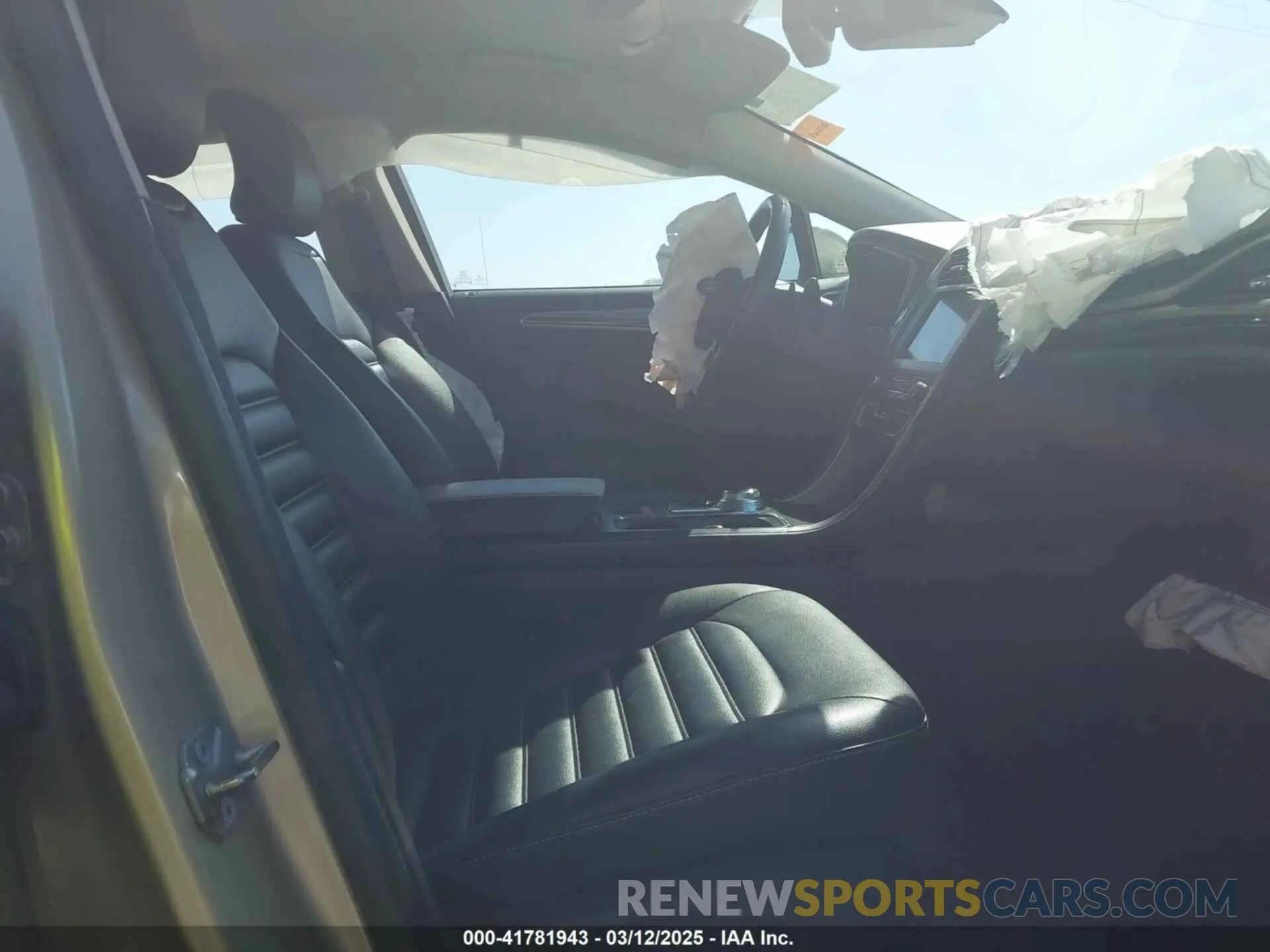5 Photograph of a damaged car 3FA6P0E9XKR100984 FORD FUSION 2019