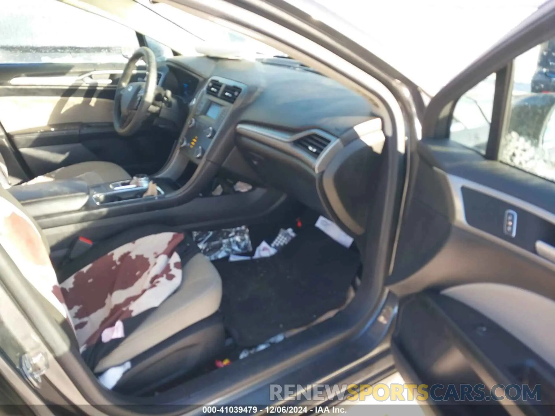 5 Photograph of a damaged car 3FA6P0G70KR209594 FORD FUSION 2019