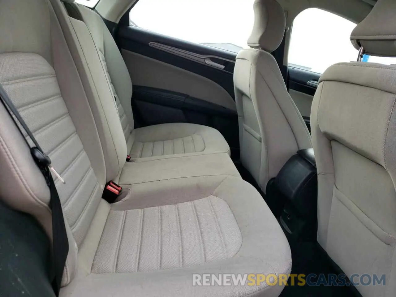 10 Photograph of a damaged car 3FA6P0G70KR275644 FORD FUSION 2019