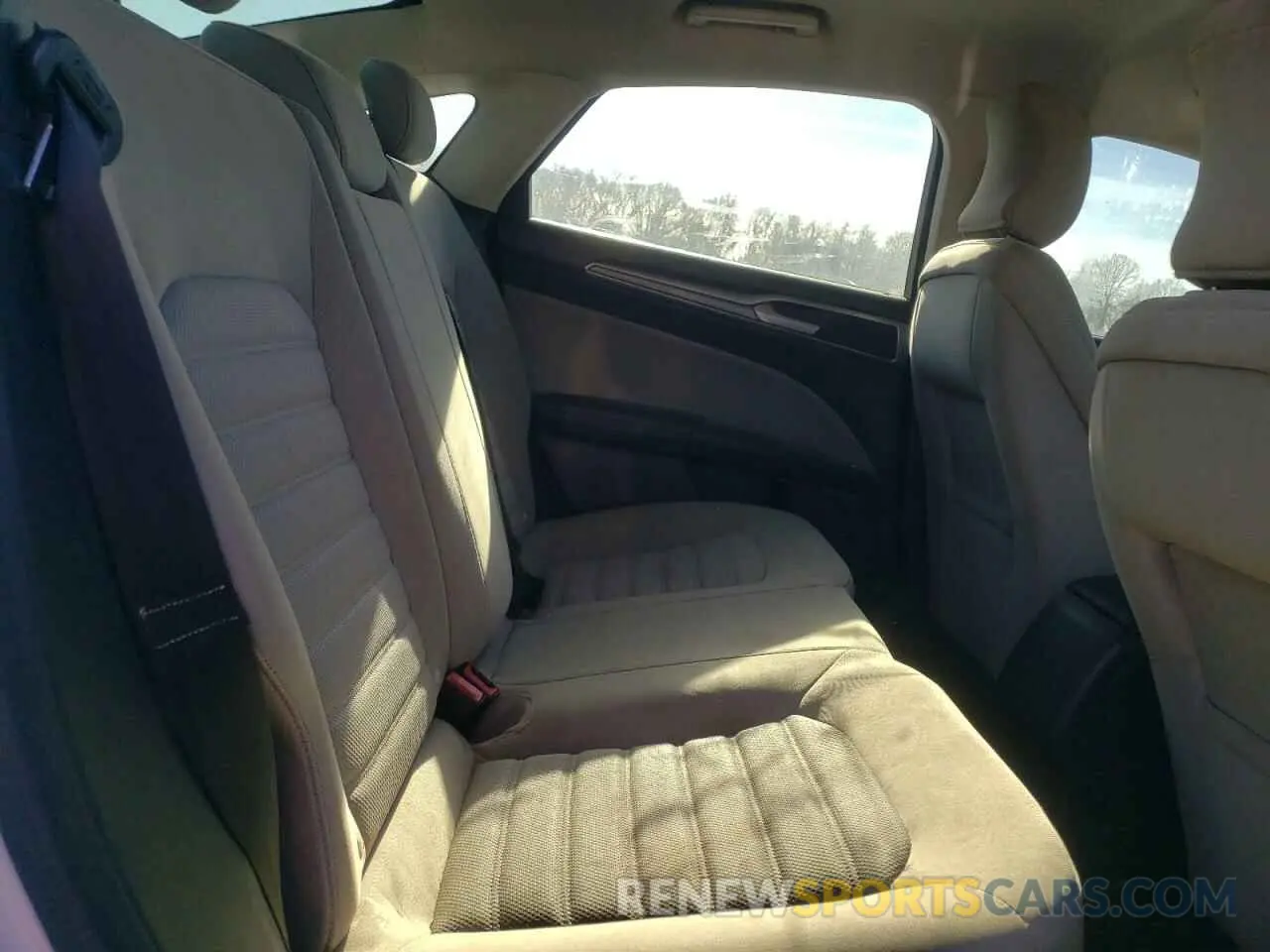 10 Photograph of a damaged car 3FA6P0G71KR102229 FORD FUSION 2019