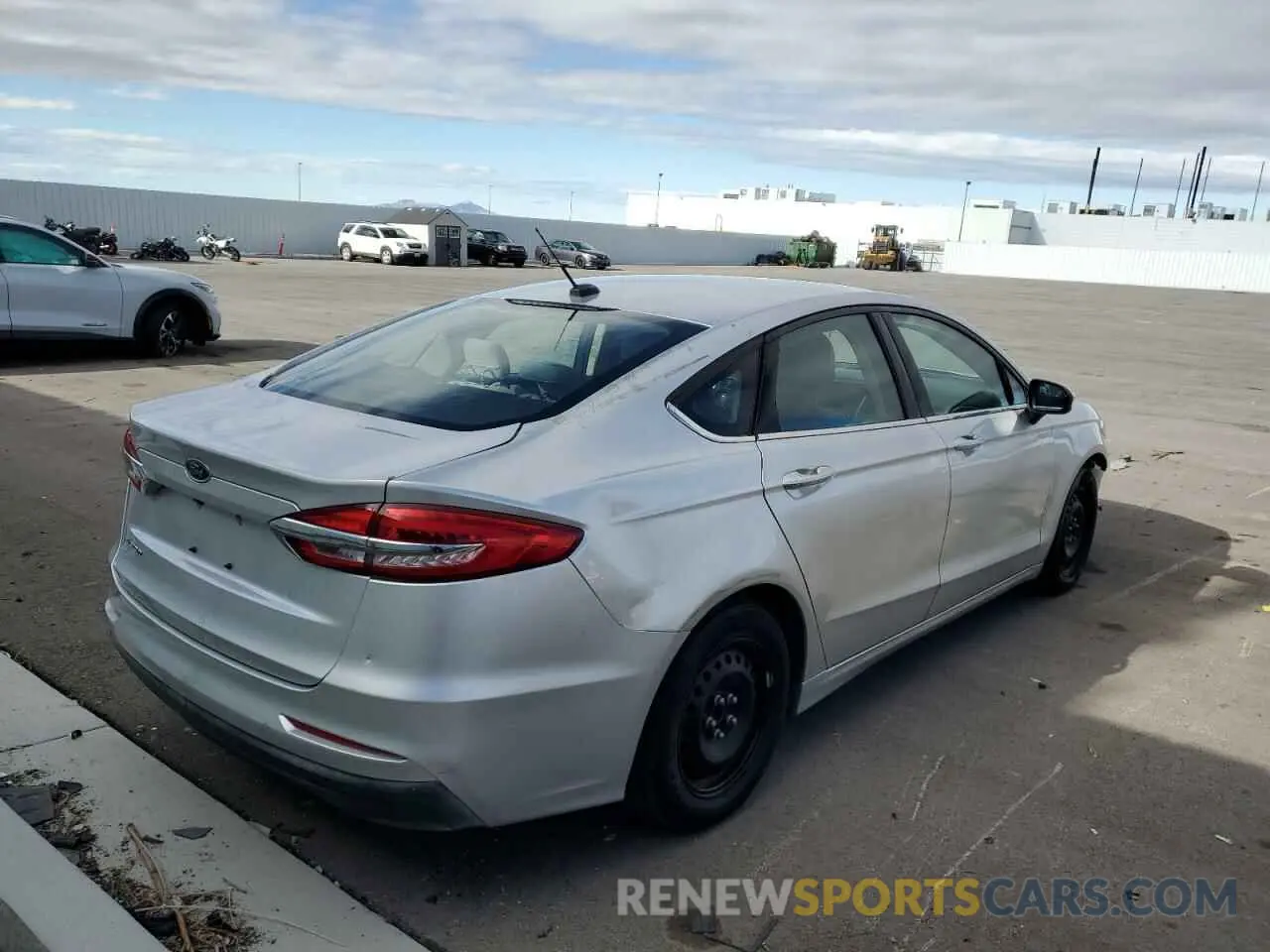 3 Photograph of a damaged car 3FA6P0G71KR104255 FORD FUSION 2019