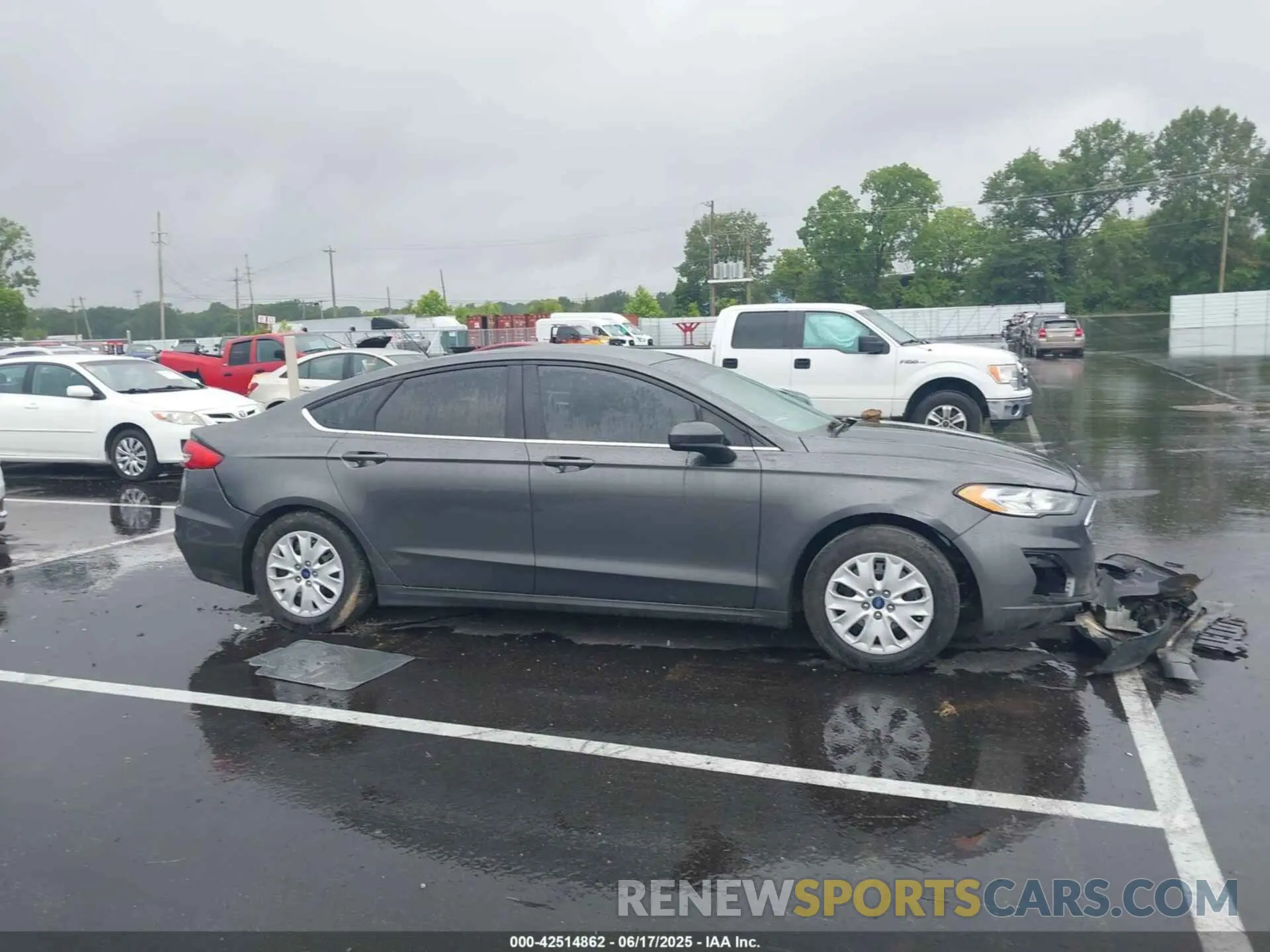 13 Photograph of a damaged car 3FA6P0G71KR213427 FORD FUSION 2019