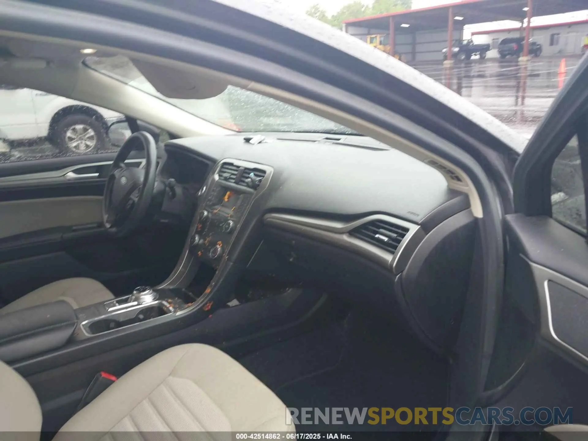 5 Photograph of a damaged car 3FA6P0G71KR213427 FORD FUSION 2019