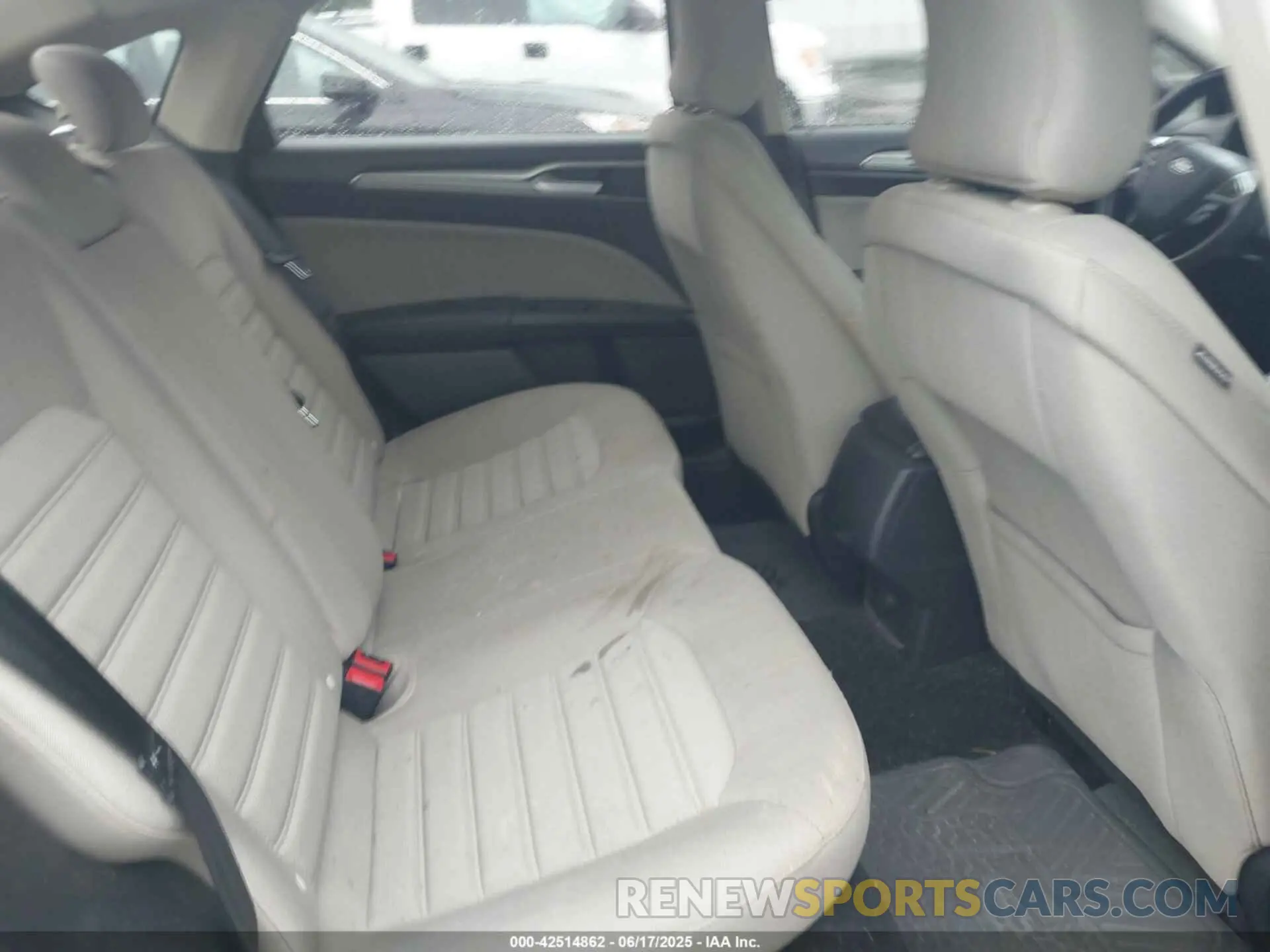 8 Photograph of a damaged car 3FA6P0G71KR213427 FORD FUSION 2019