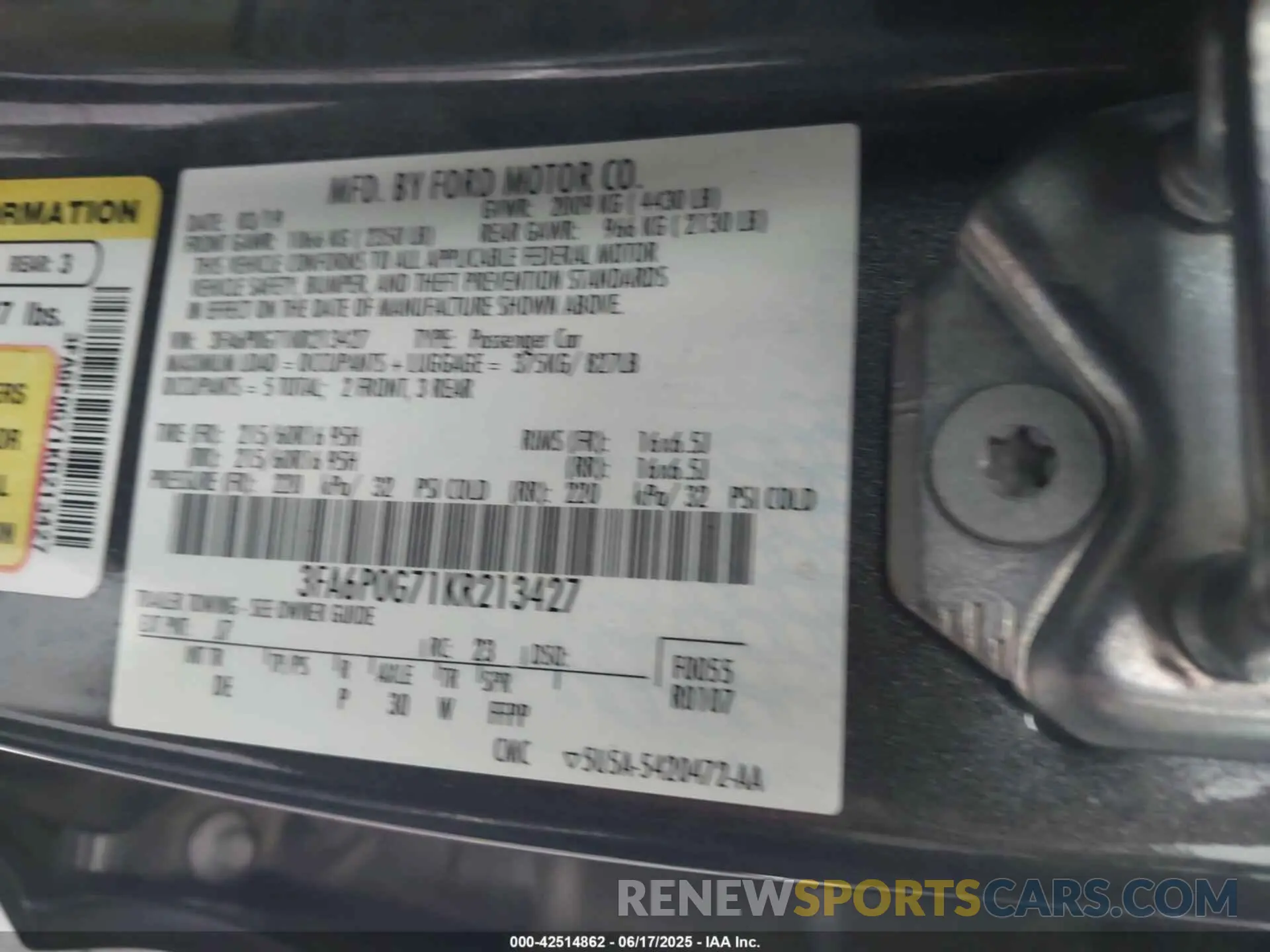 9 Photograph of a damaged car 3FA6P0G71KR213427 FORD FUSION 2019