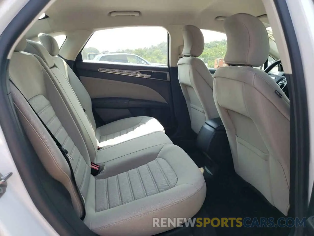 10 Photograph of a damaged car 3FA6P0G71KR264314 FORD FUSION 2019