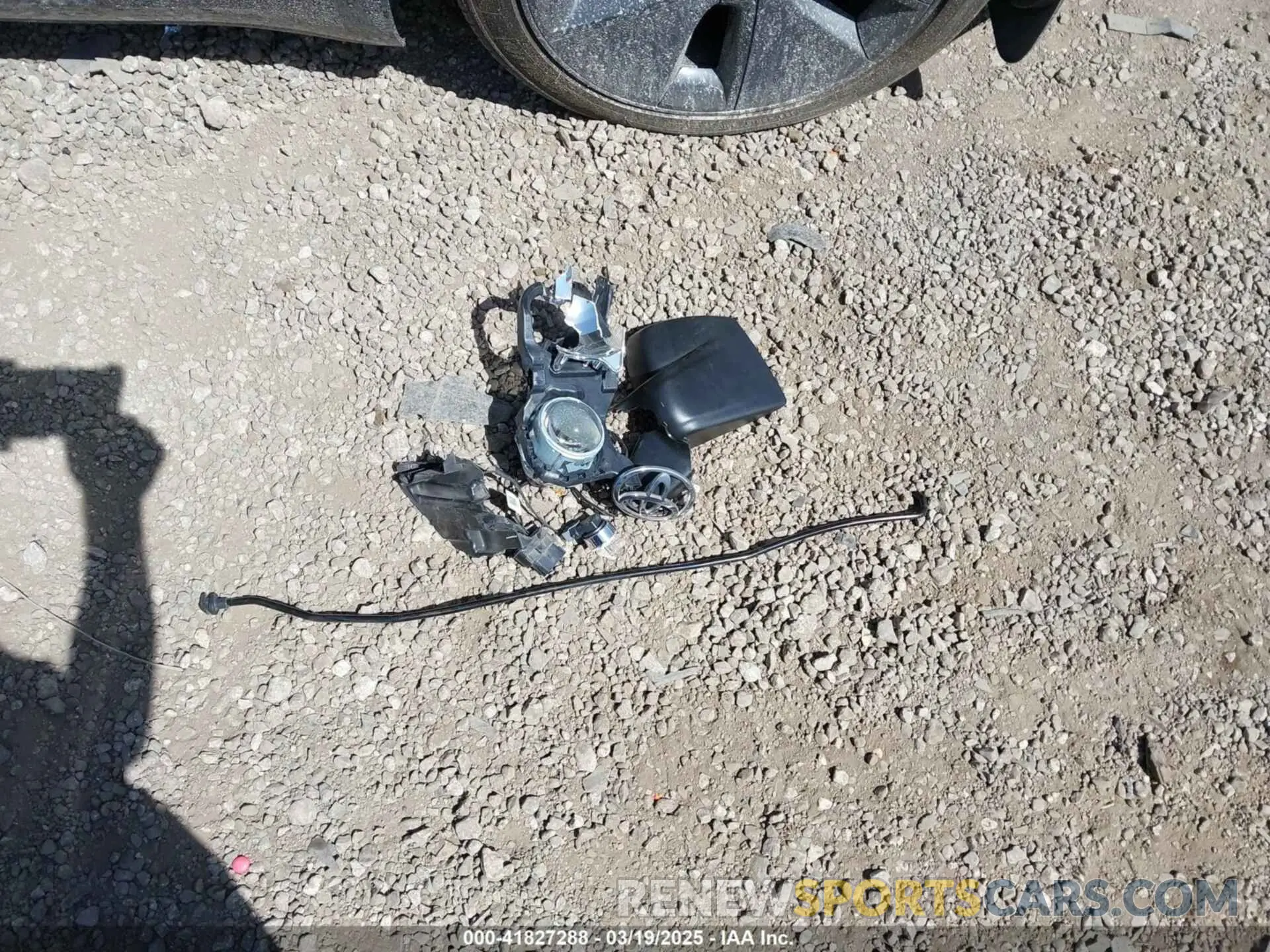 11 Photograph of a damaged car 3FA6P0G71KR275393 FORD FUSION 2019