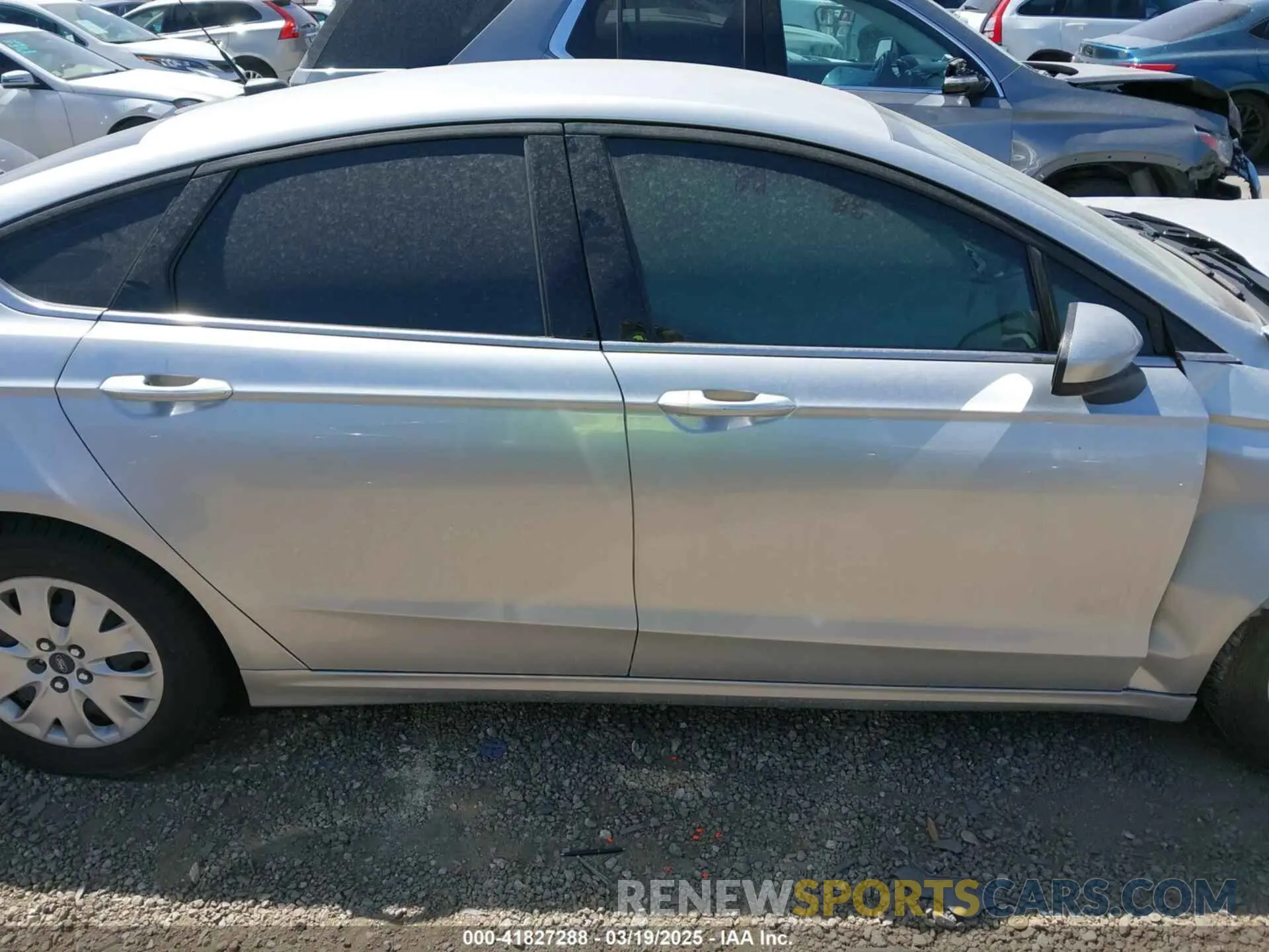 13 Photograph of a damaged car 3FA6P0G71KR275393 FORD FUSION 2019