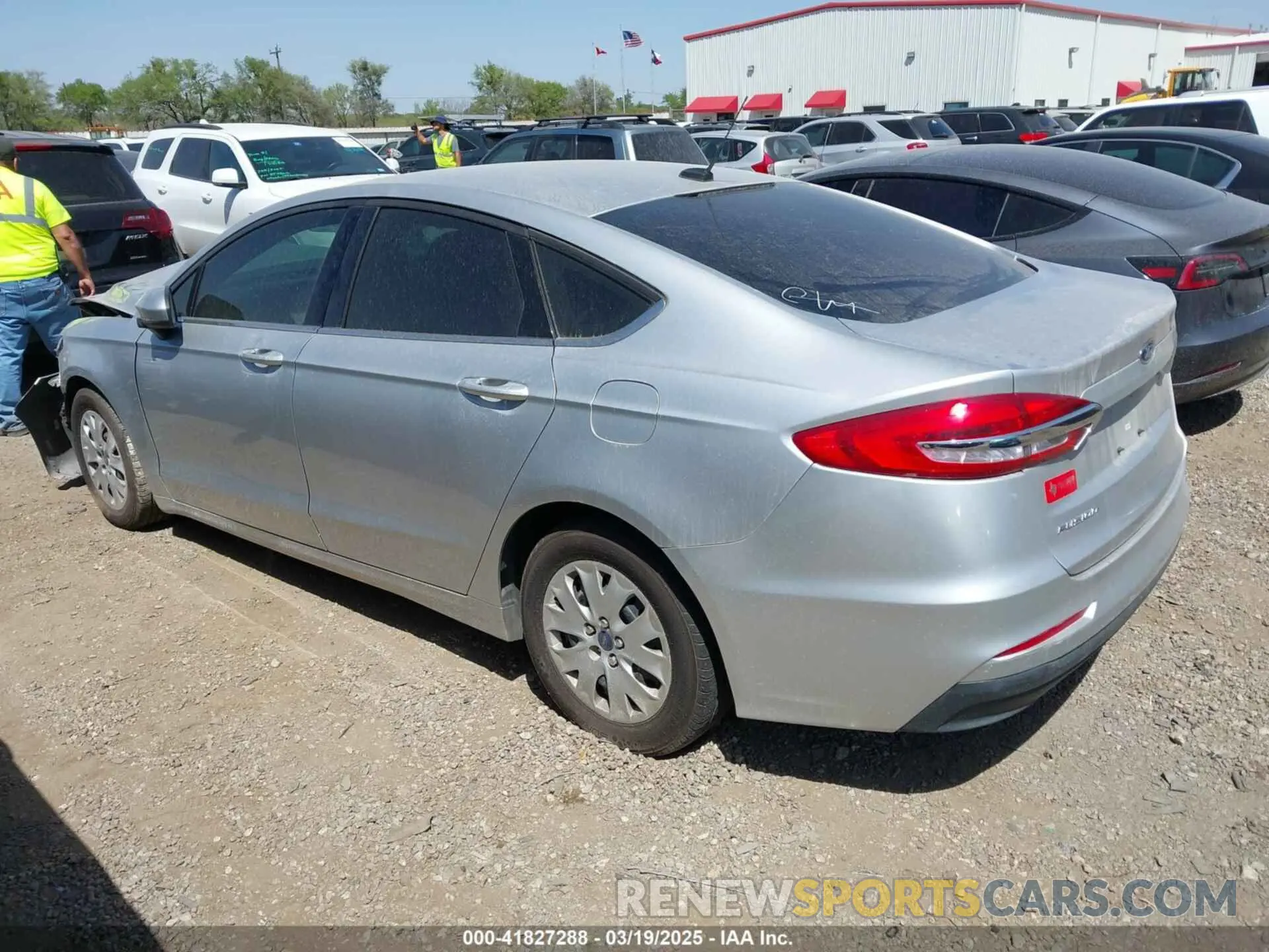3 Photograph of a damaged car 3FA6P0G71KR275393 FORD FUSION 2019
