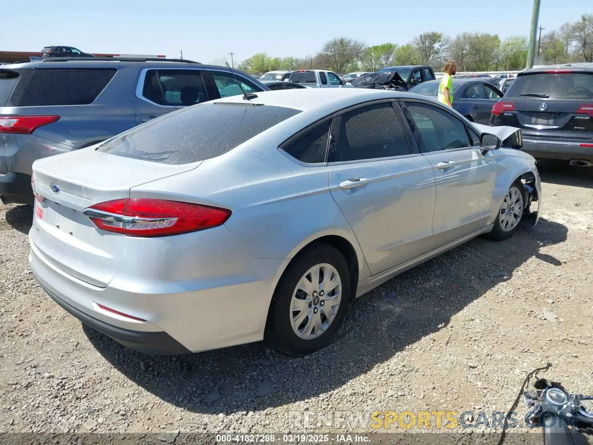 4 Photograph of a damaged car 3FA6P0G71KR275393 FORD FUSION 2019