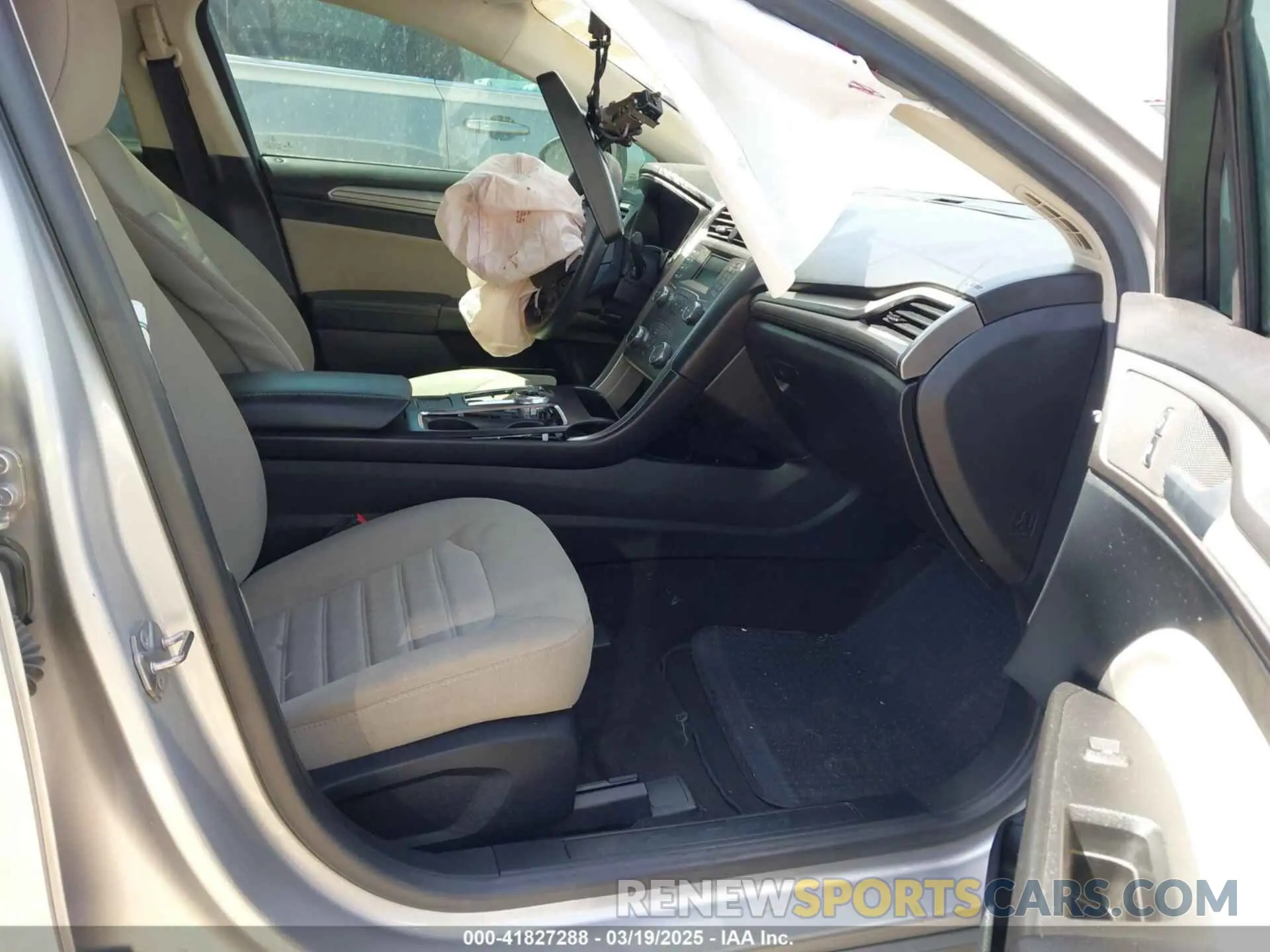 5 Photograph of a damaged car 3FA6P0G71KR275393 FORD FUSION 2019