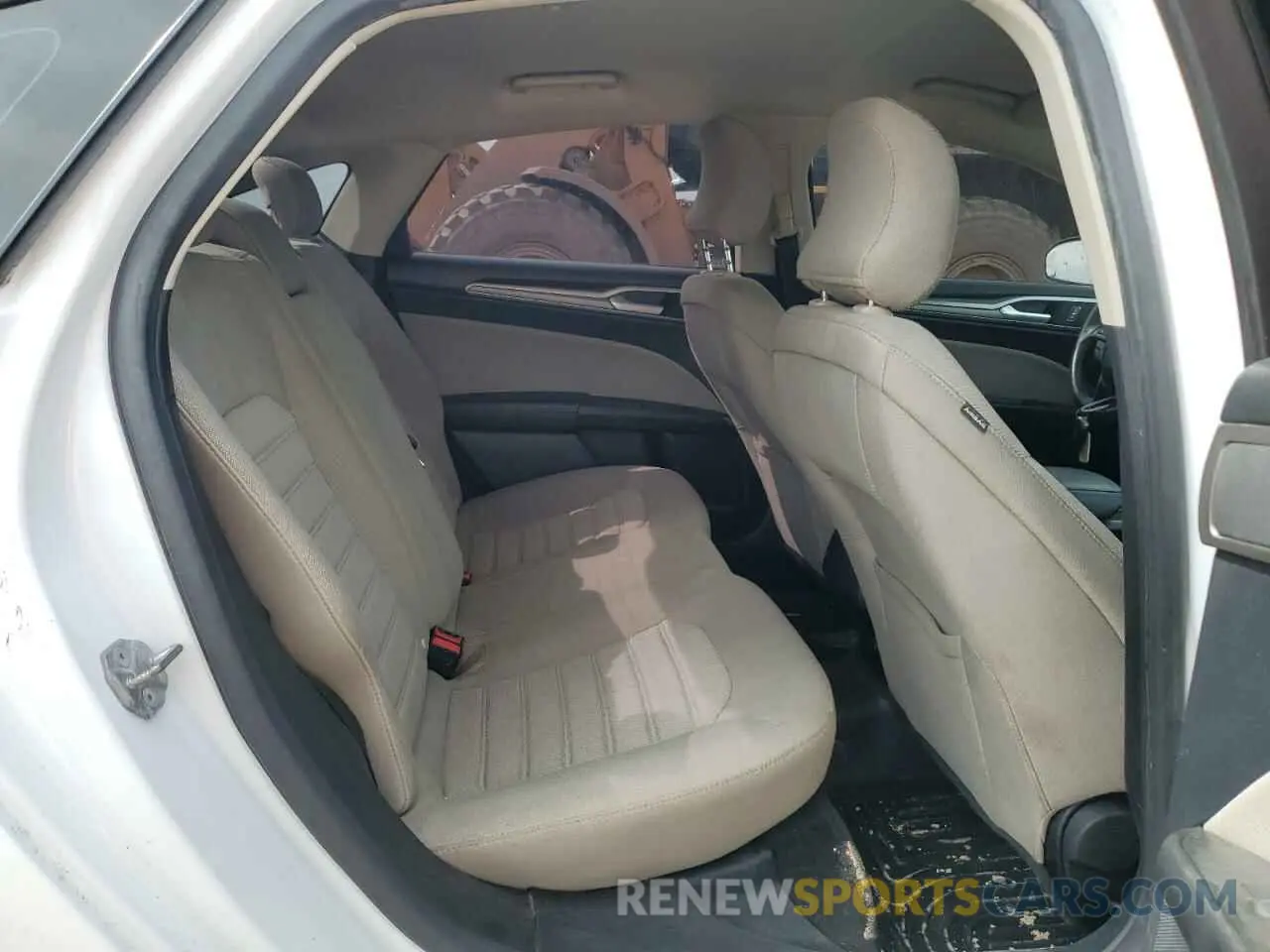 10 Photograph of a damaged car 3FA6P0G71KR277063 FORD FUSION 2019