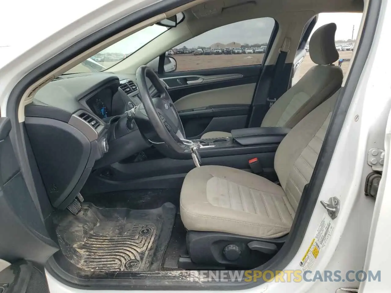 7 Photograph of a damaged car 3FA6P0G71KR277063 FORD FUSION 2019