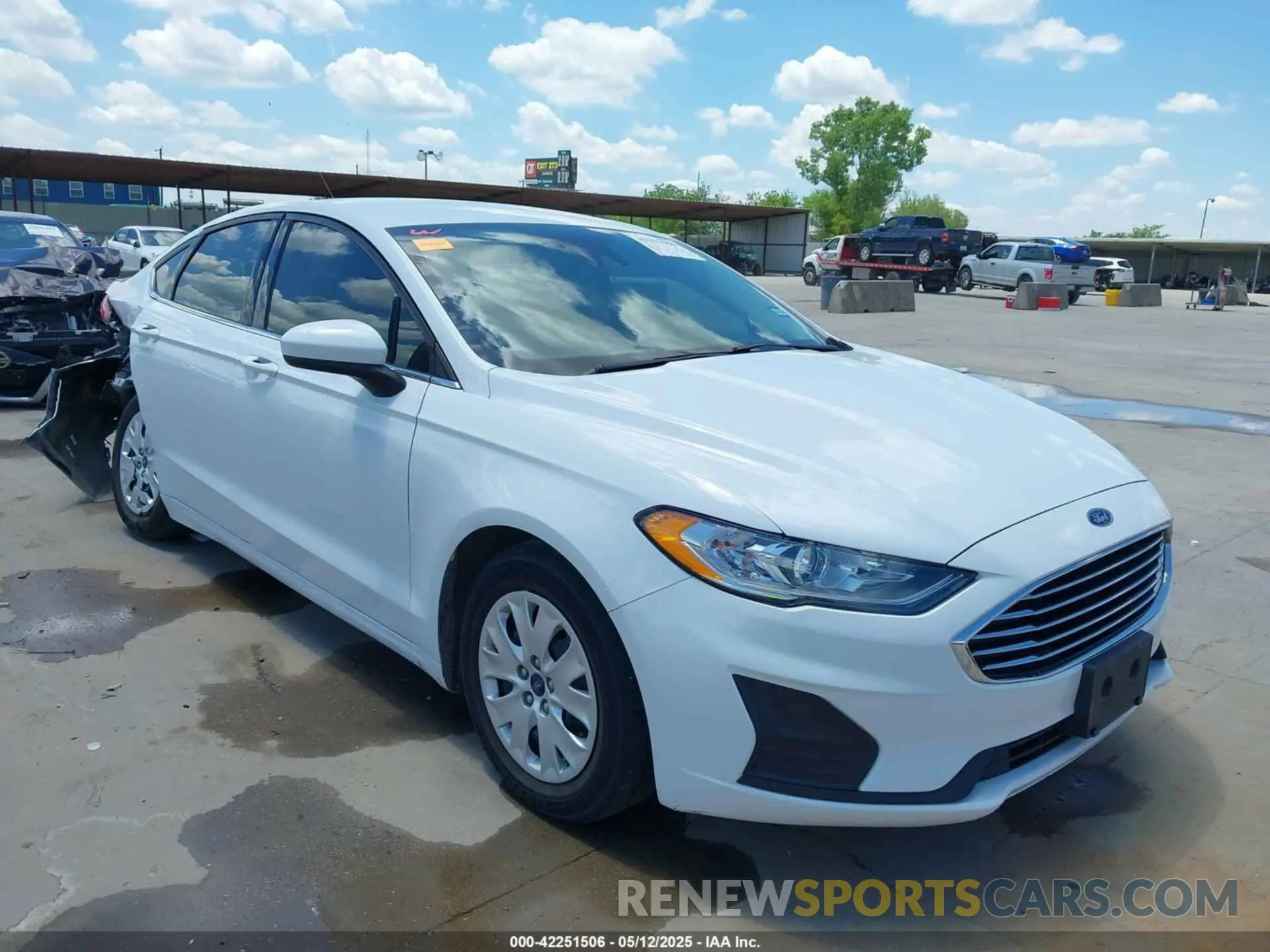 1 Photograph of a damaged car 3FA6P0G71KR282537 FORD FUSION 2019