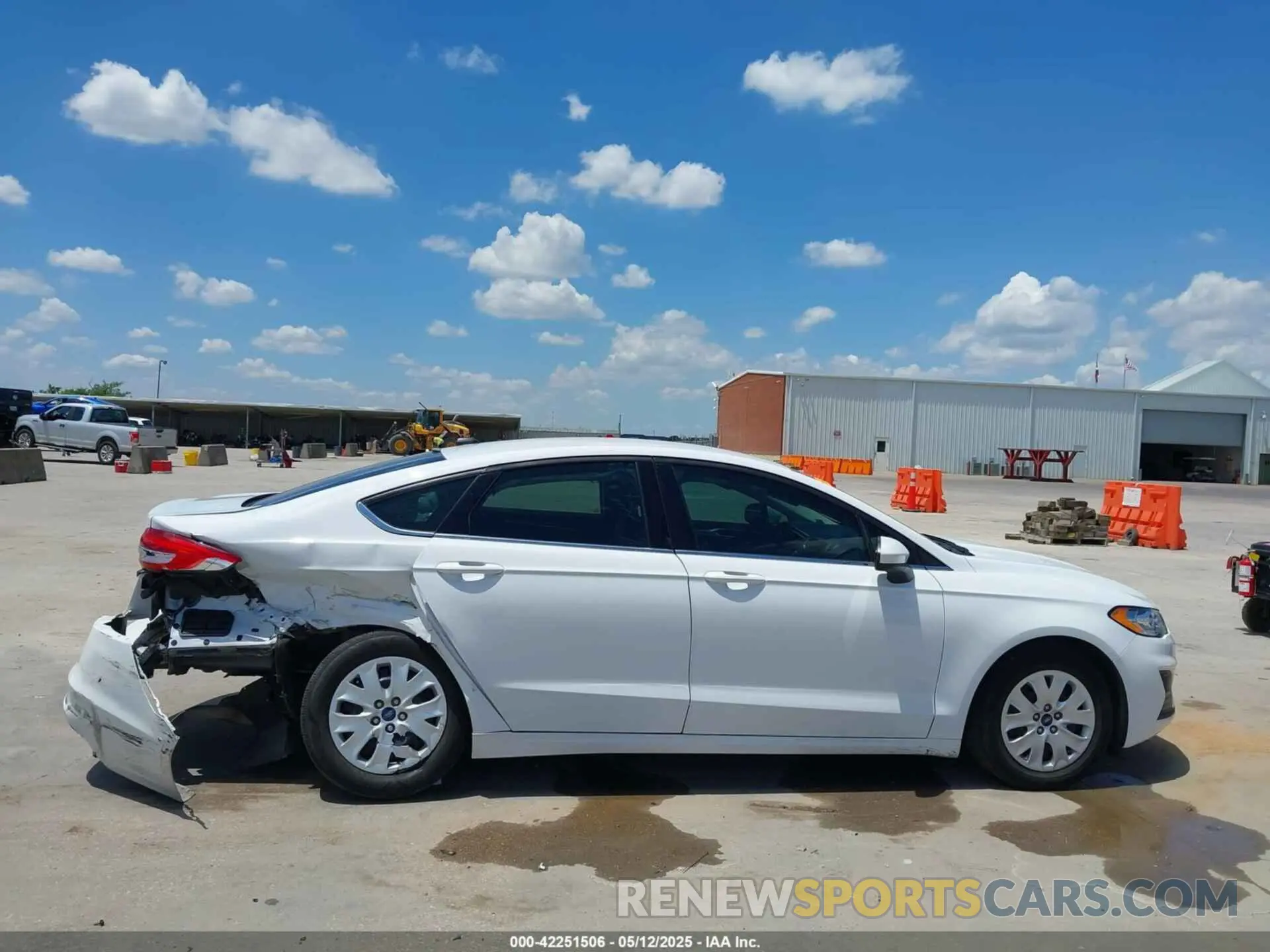 13 Photograph of a damaged car 3FA6P0G71KR282537 FORD FUSION 2019