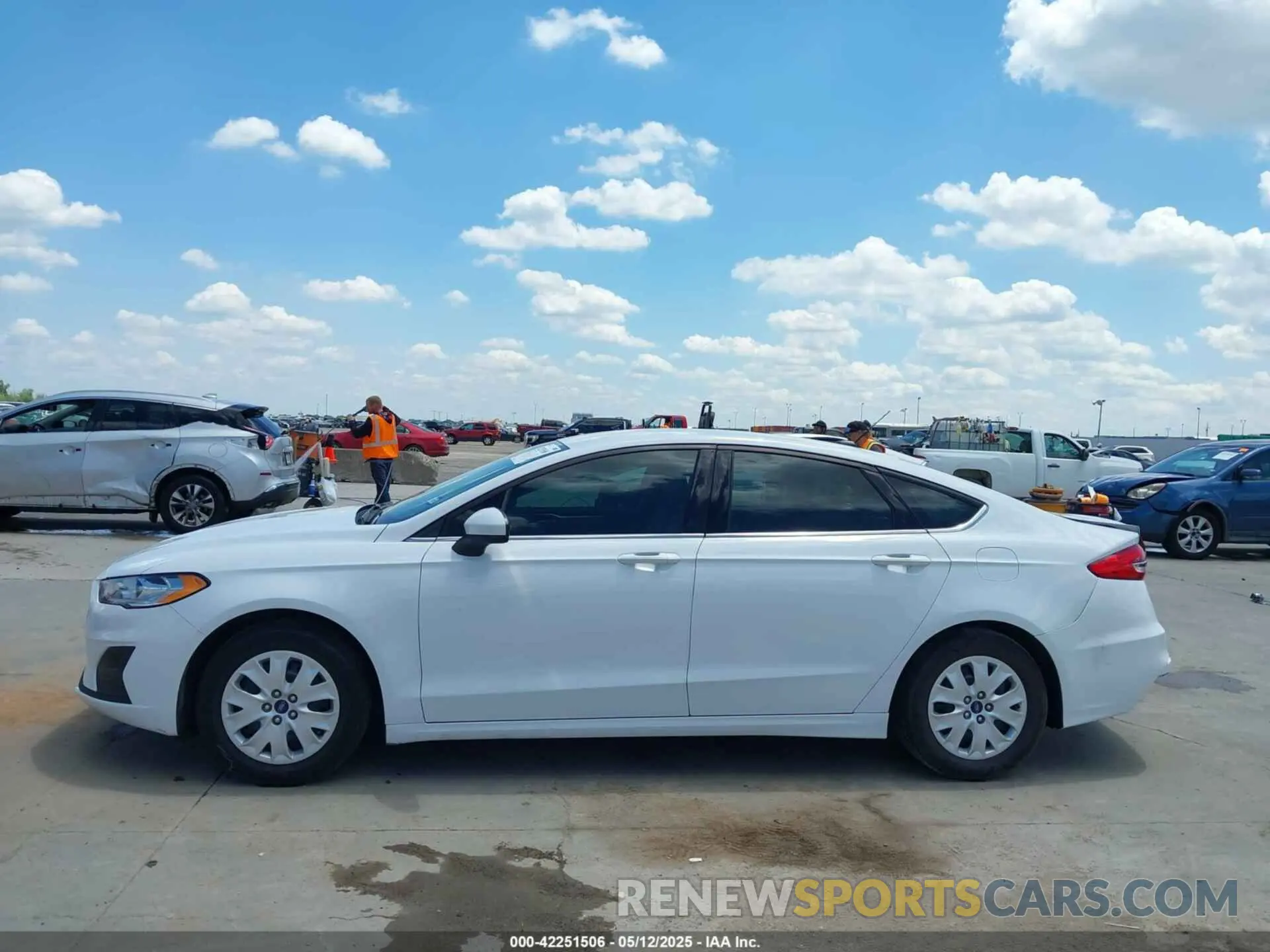 14 Photograph of a damaged car 3FA6P0G71KR282537 FORD FUSION 2019