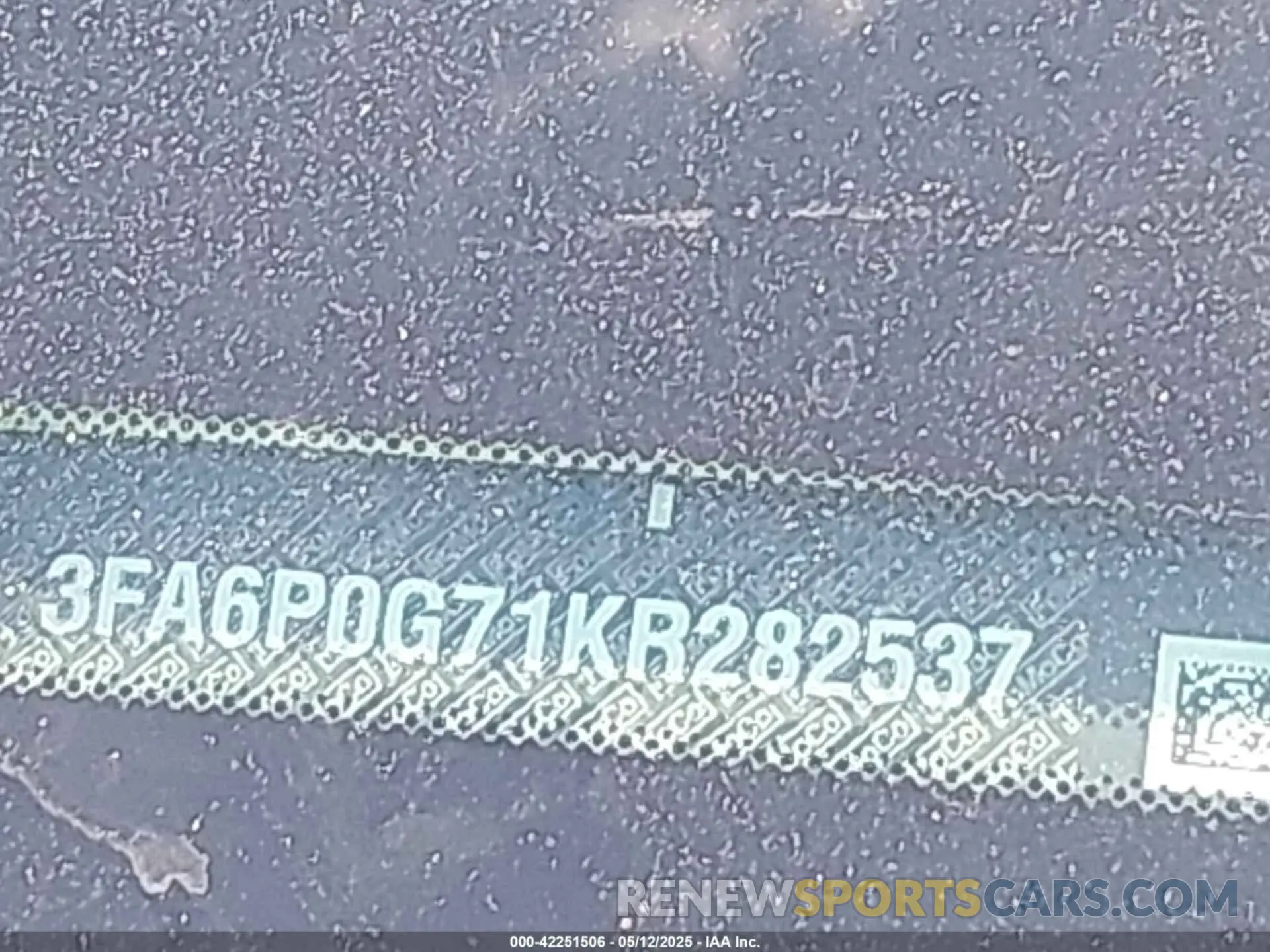 17 Photograph of a damaged car 3FA6P0G71KR282537 FORD FUSION 2019