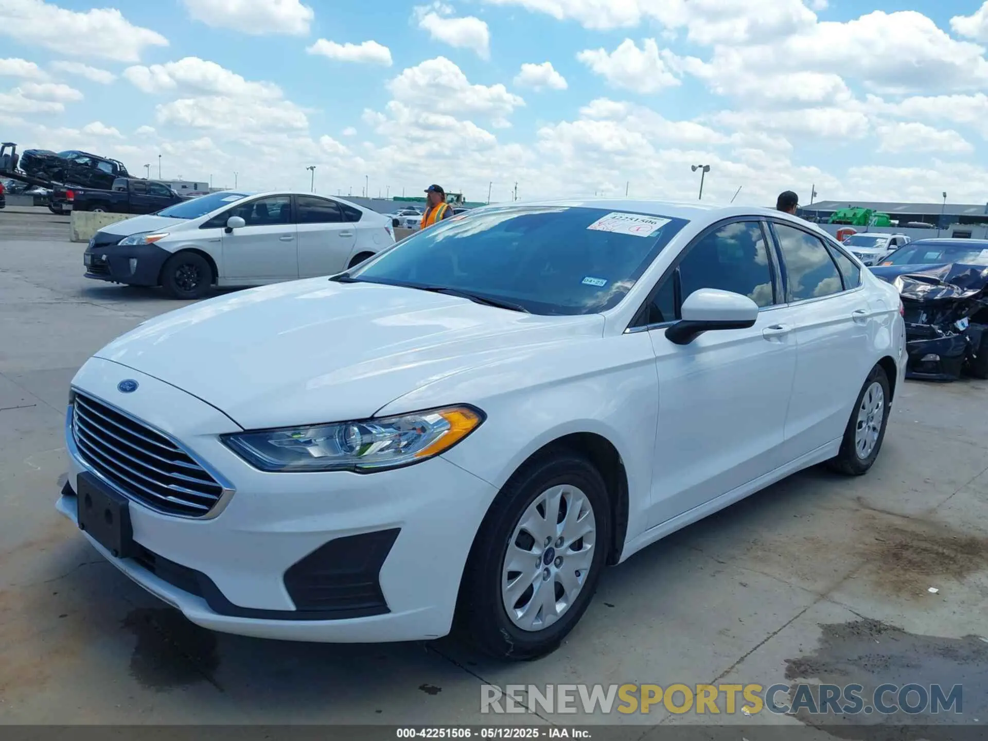 2 Photograph of a damaged car 3FA6P0G71KR282537 FORD FUSION 2019