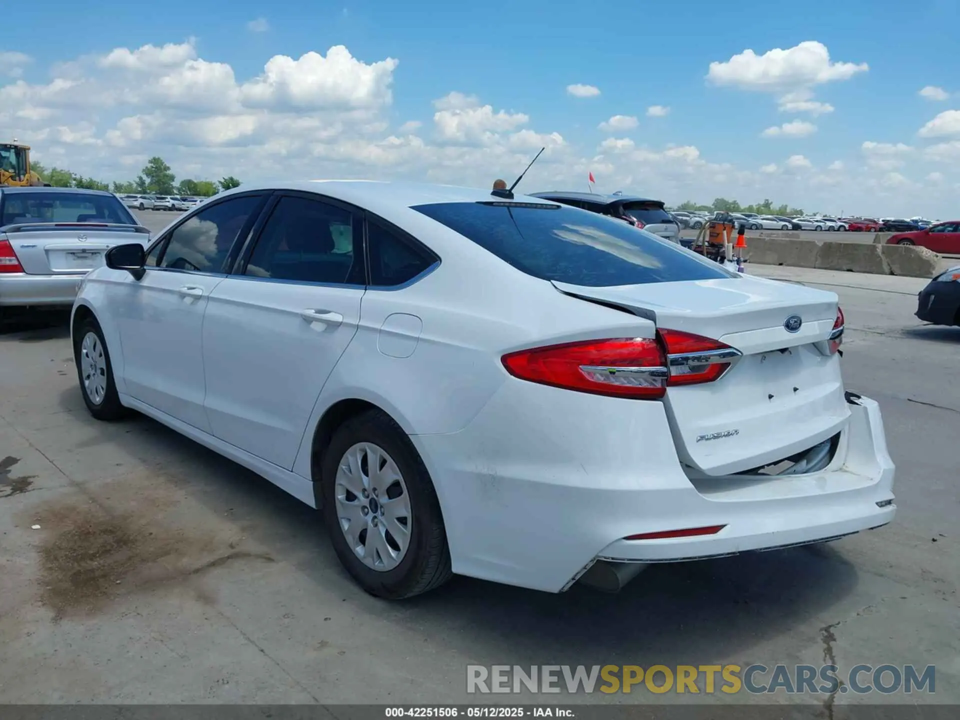 3 Photograph of a damaged car 3FA6P0G71KR282537 FORD FUSION 2019