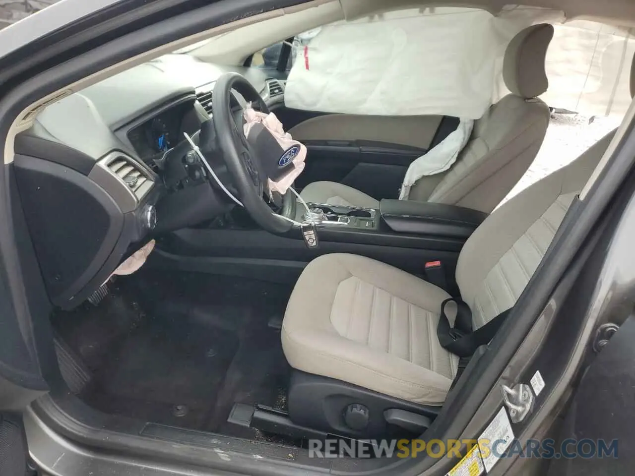 7 Photograph of a damaged car 3FA6P0G71KR283090 FORD FUSION 2019
