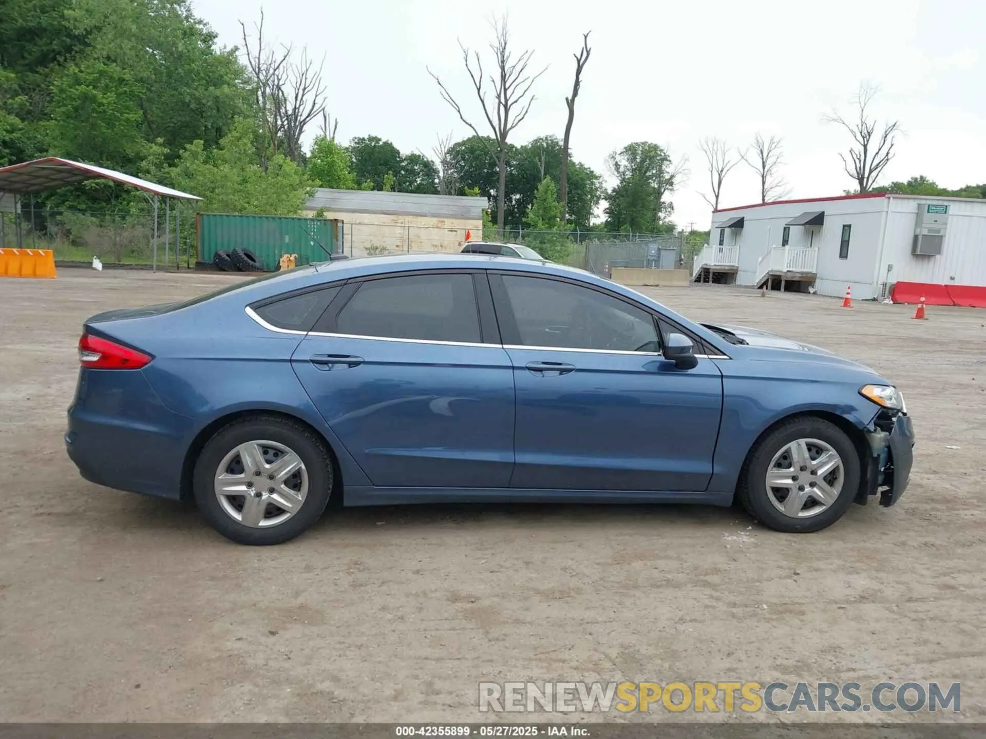 13 Photograph of a damaged car 3FA6P0G72KR112266 FORD FUSION 2019